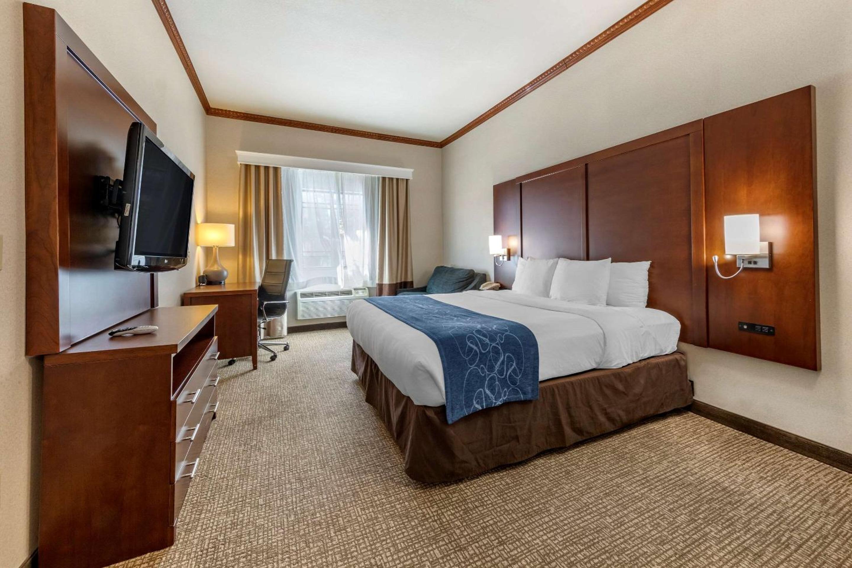 King Suite - Accessible/Non-Smoking