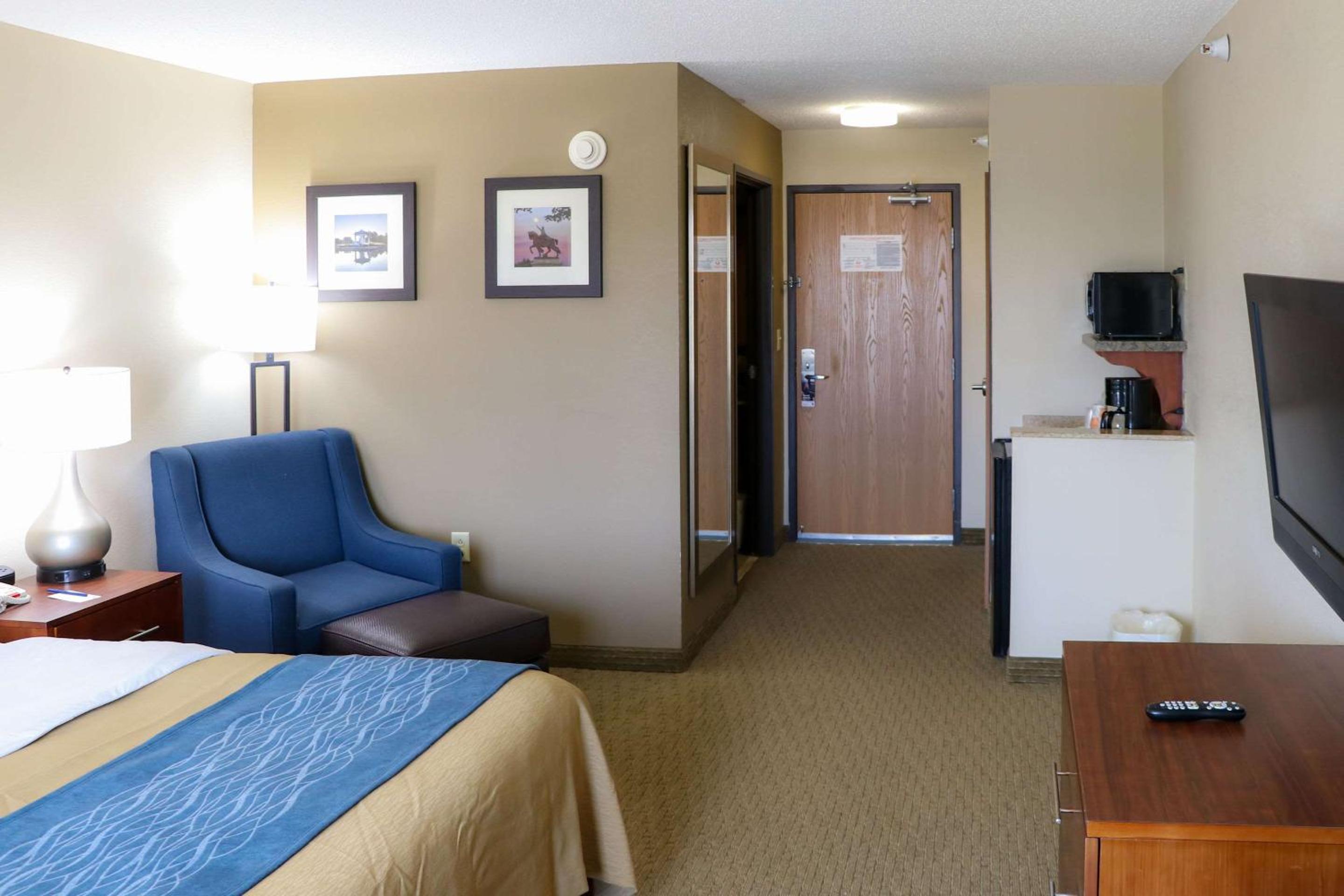 King Room - Non-Smoking photo 2