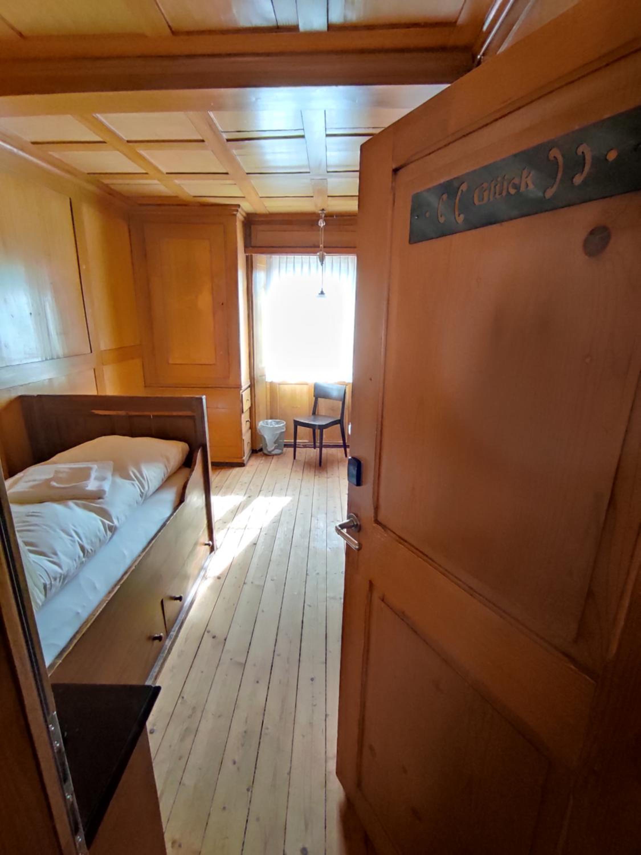 Single Room with Shared Bathroom photo 3