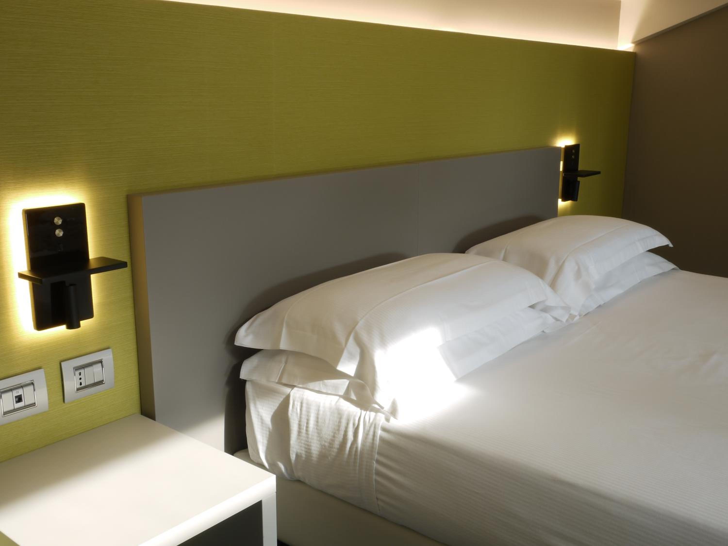 Deluxe Double Room with Balcony - Photo 29