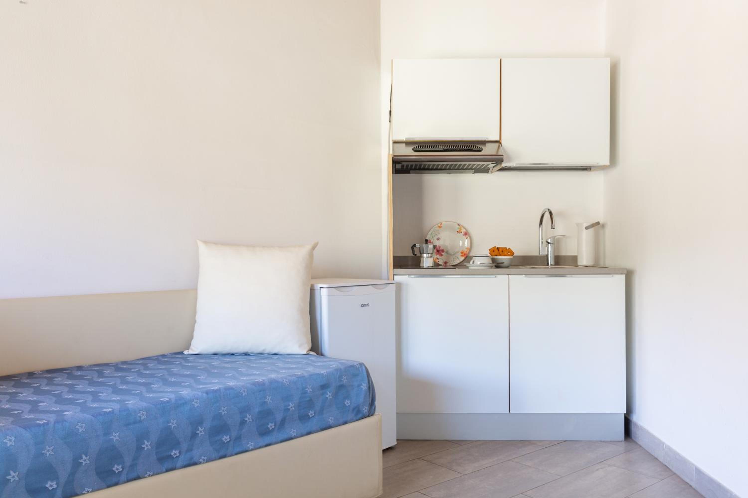One-Bedroom Apartment - Photo 16