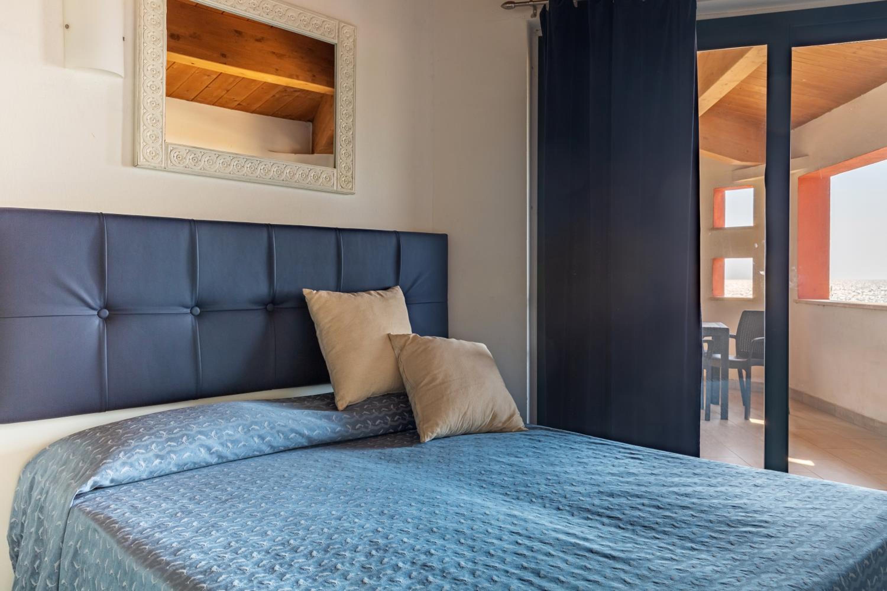 One-Bedroom Apartment - Photo 12
