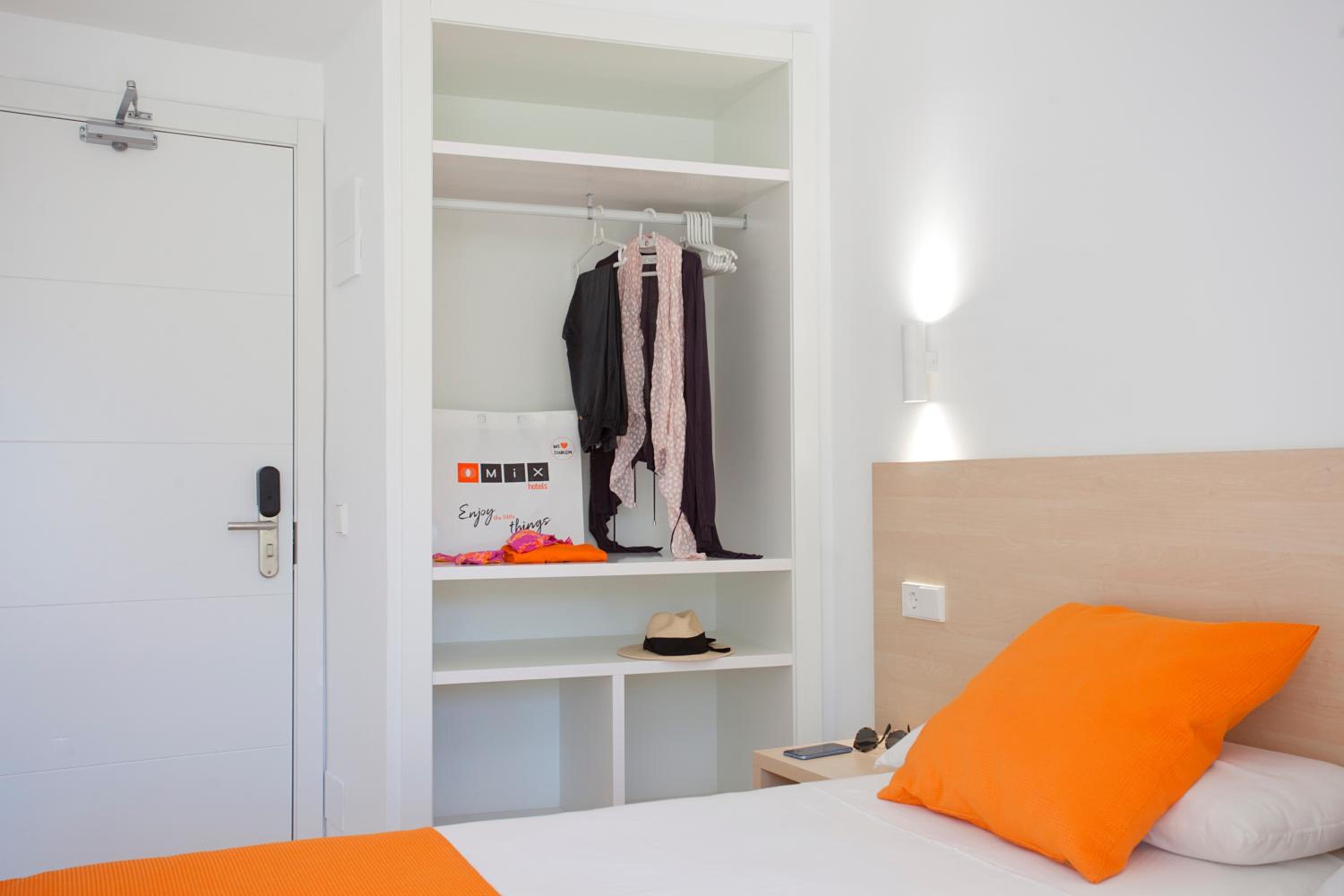 Standard Double Room - Photo 9