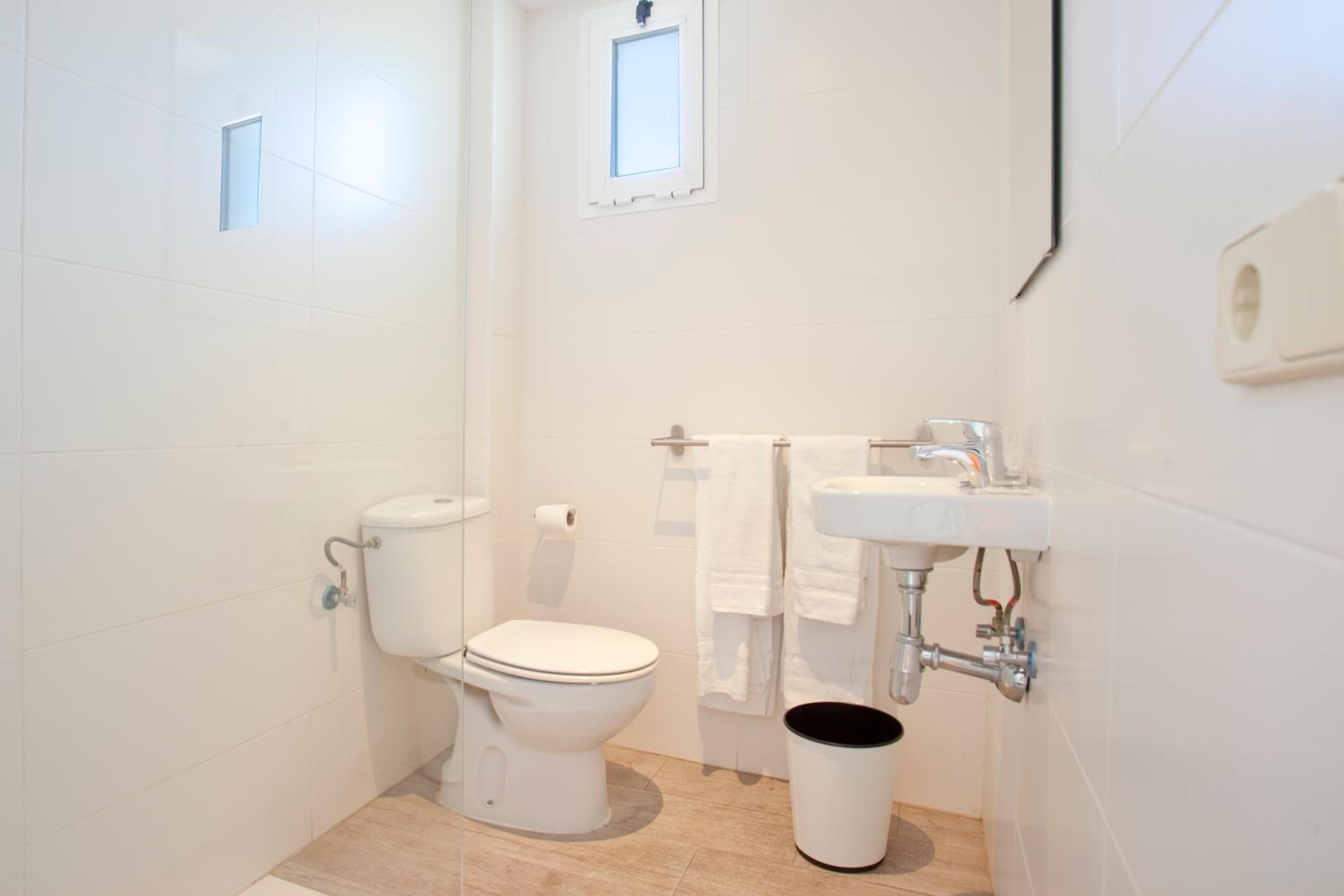 Standard Double Room - Photo 8