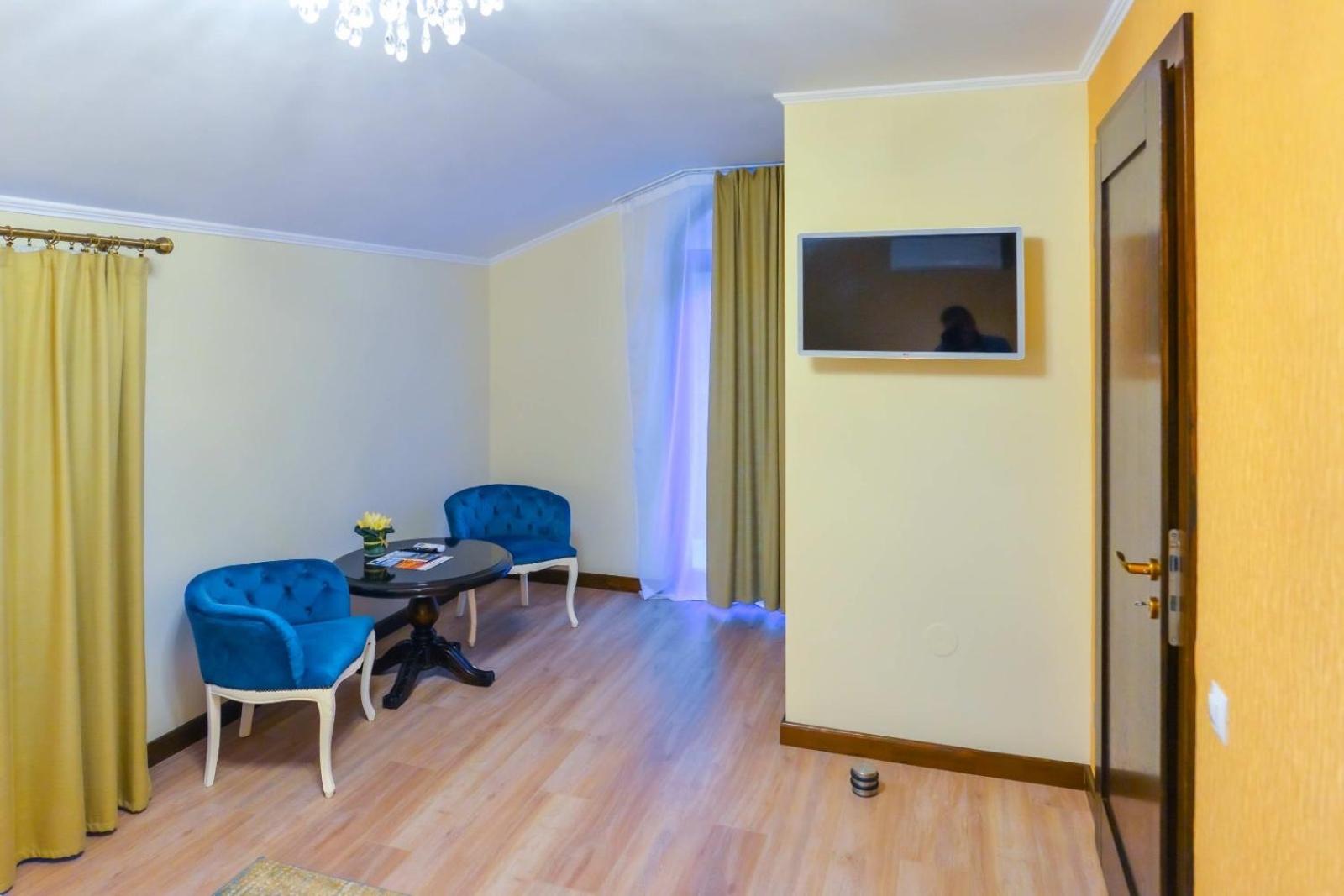 Apartment with Garden View - Photo 12