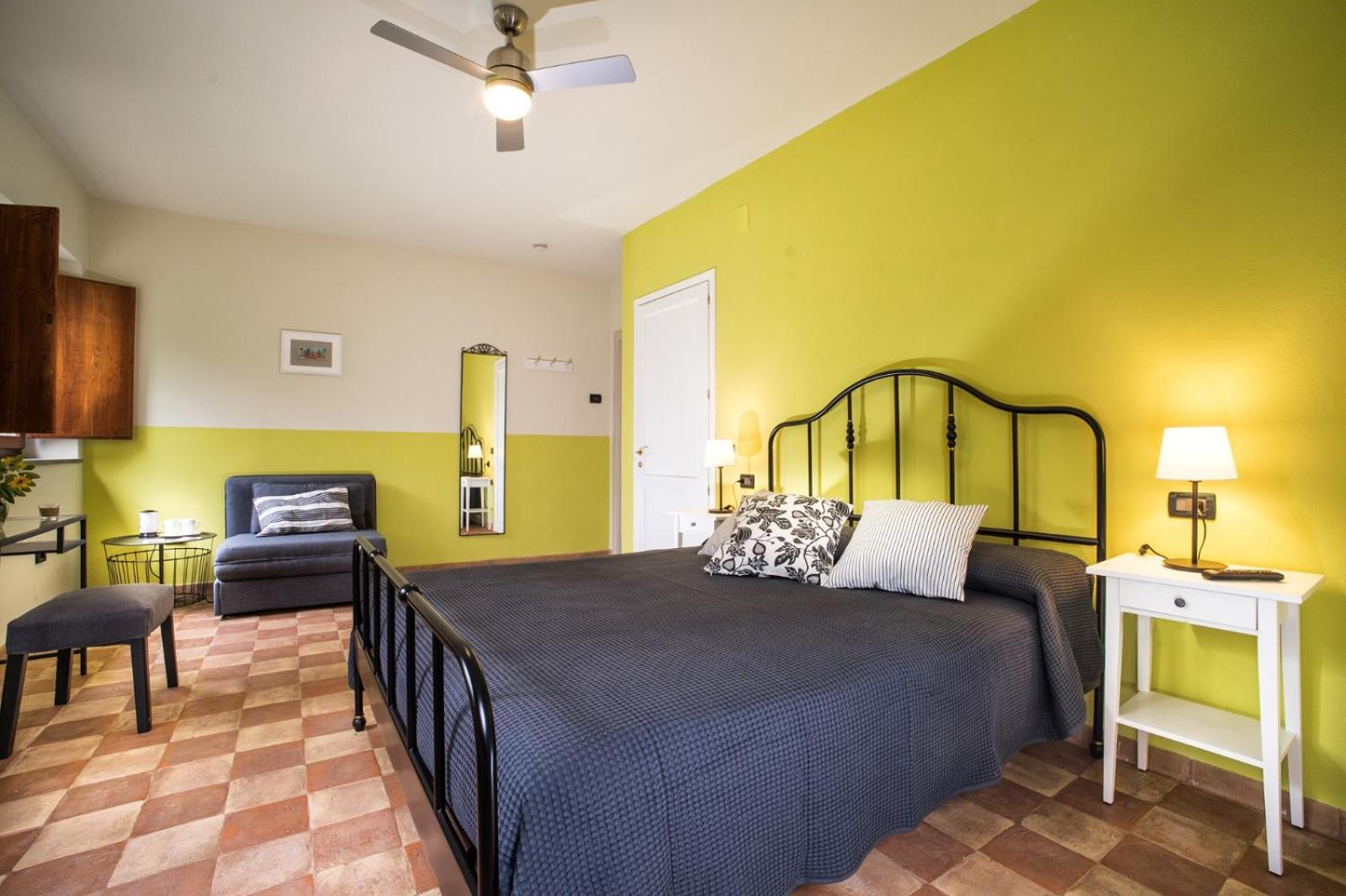 Double Room - Photo 5