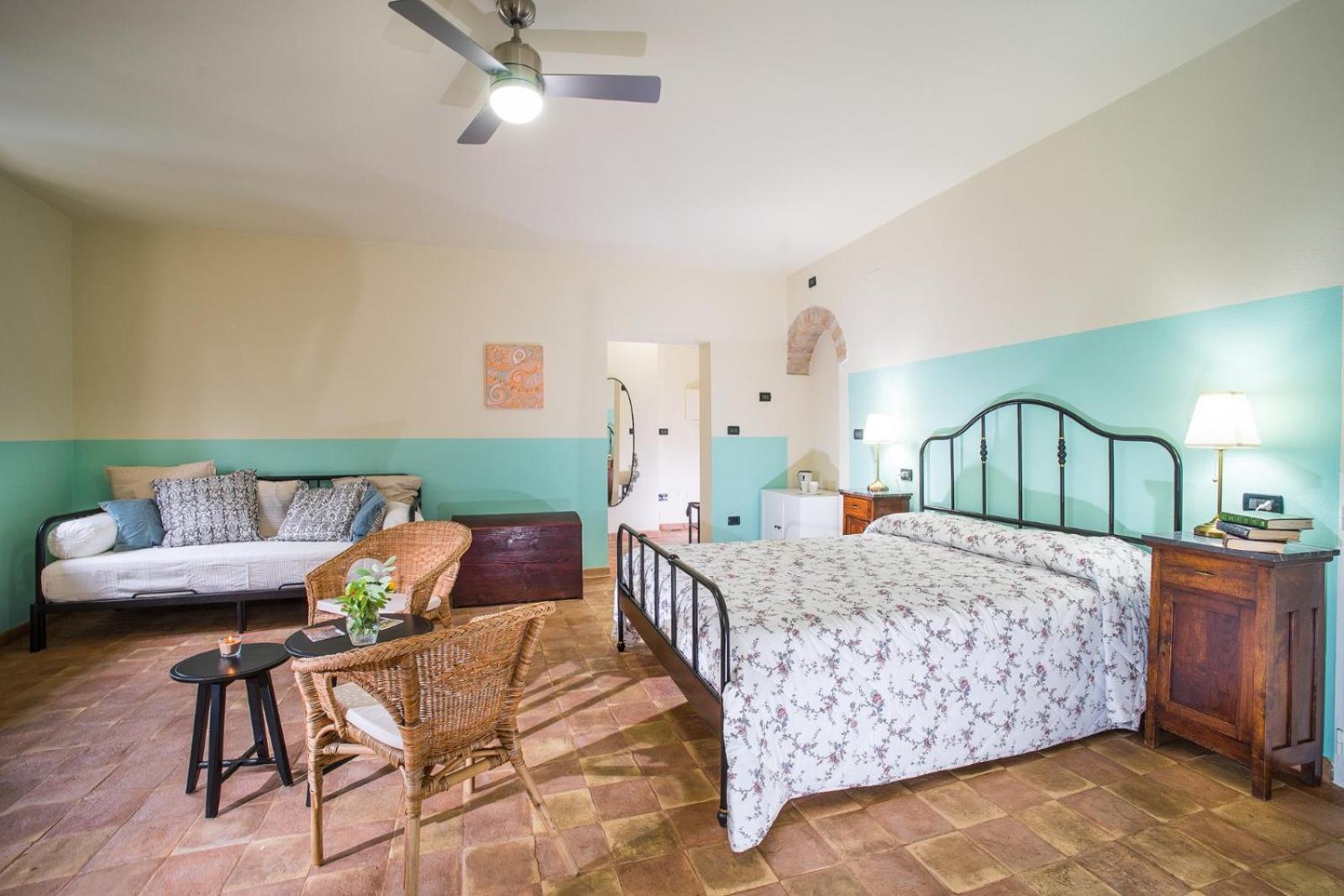 Double Room - Photo 12