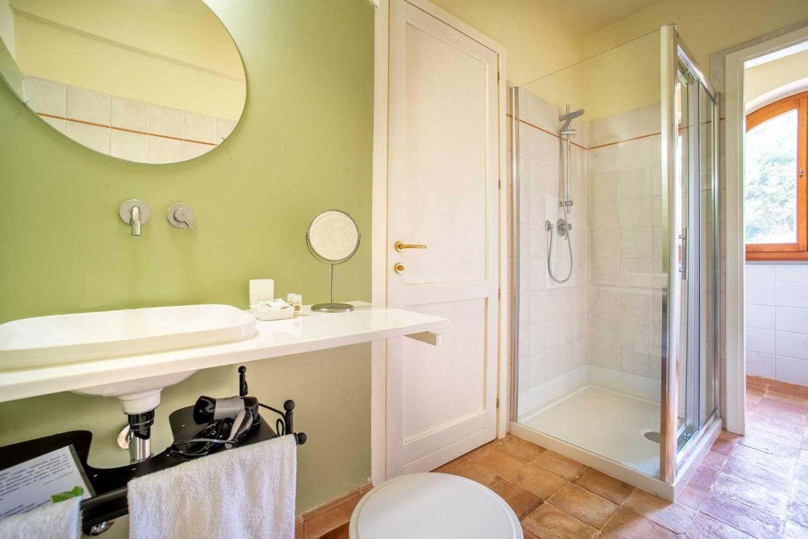 Double Room - Photo 6