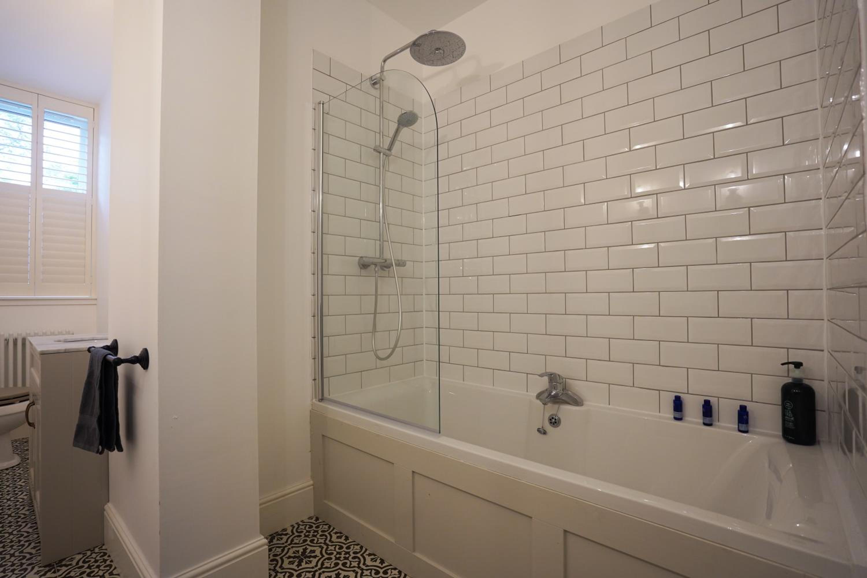 Two-Bedroom Apartment - Photo 20