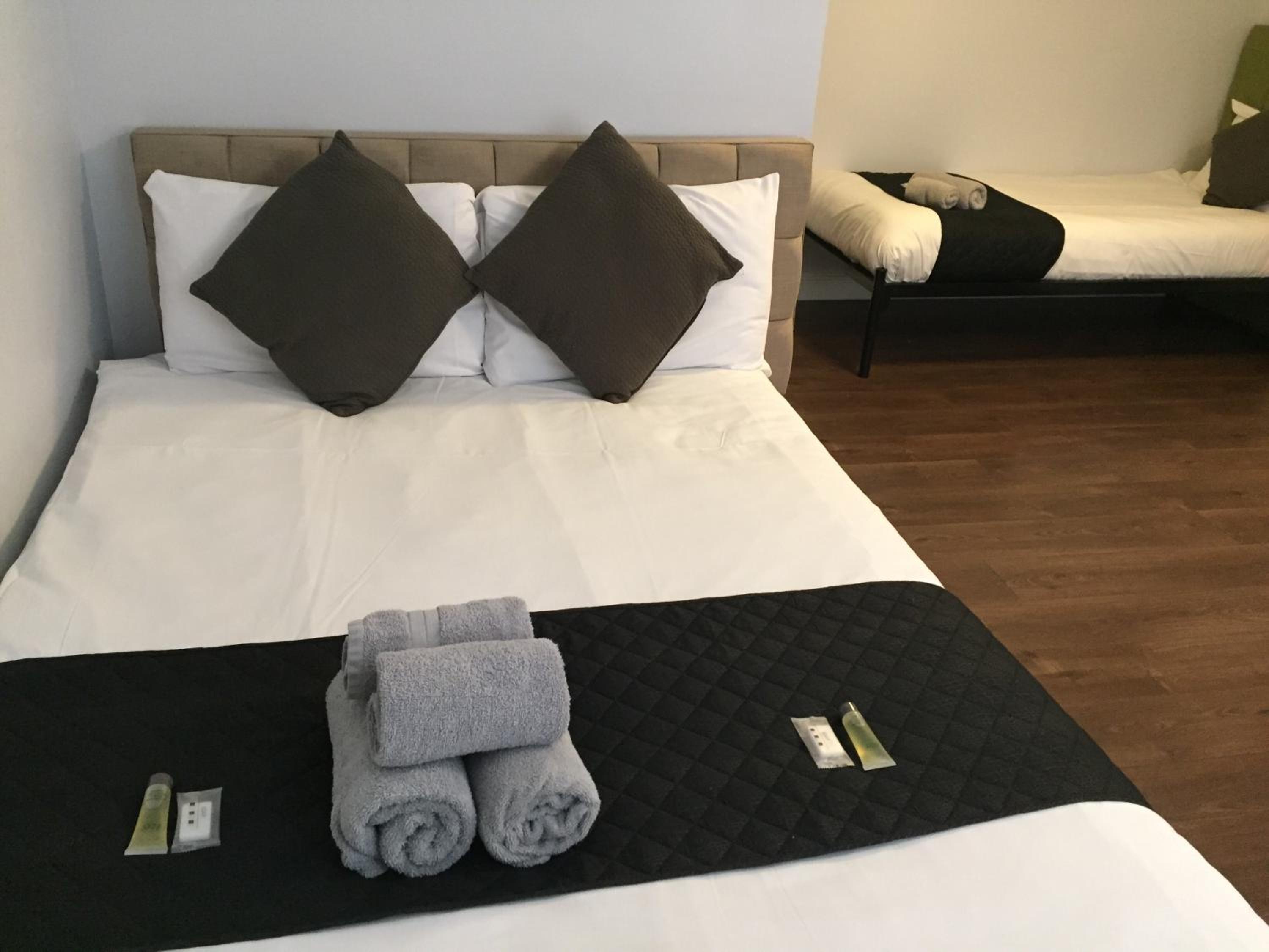 Quadruple Room with Private Bathroom photo 1