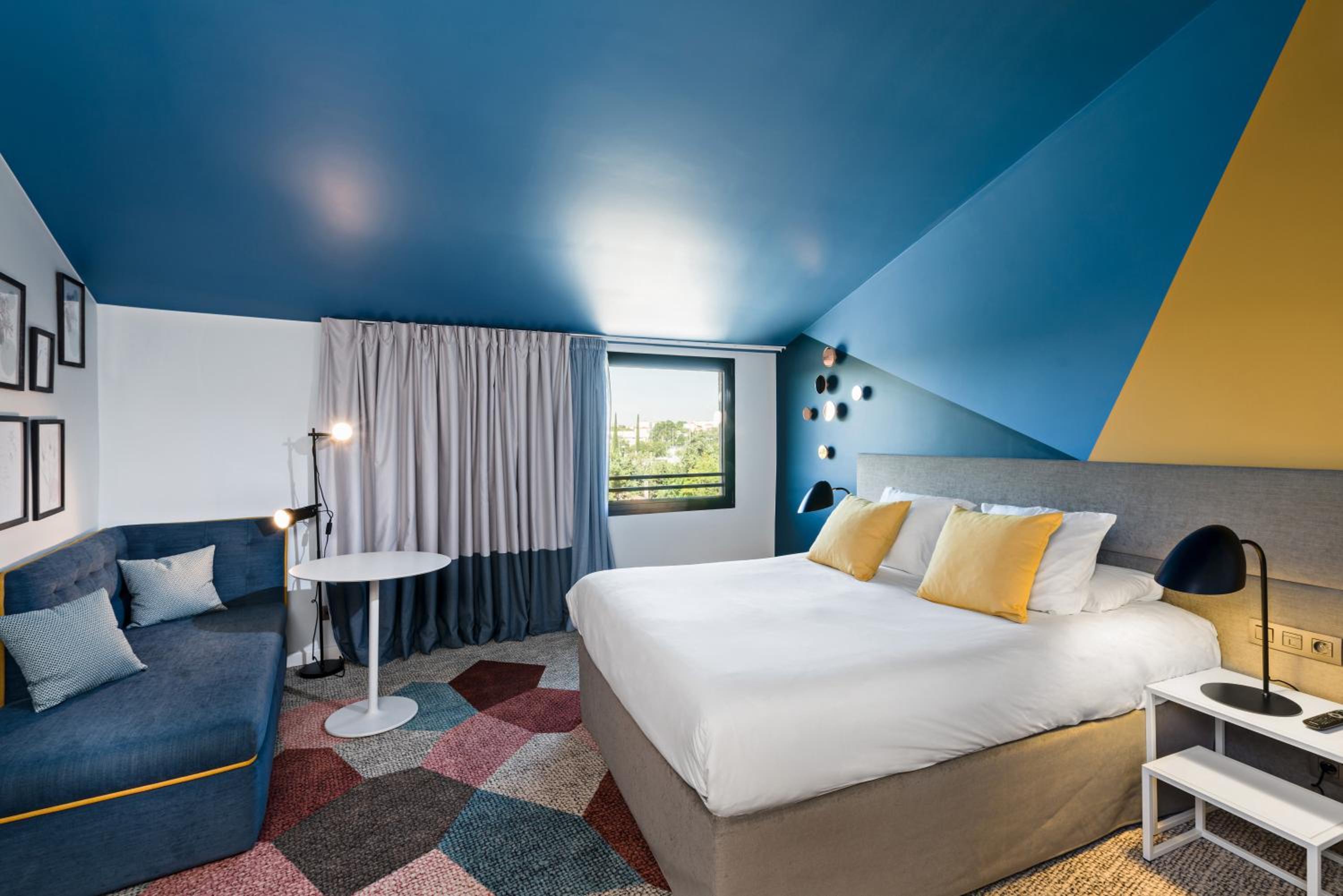 Superior Queen Room With Sofa Bed