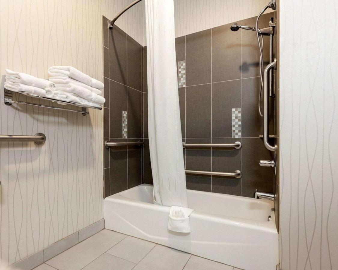 Suite with Two Queen Beds - Accessible/Non-Smoking photo 2