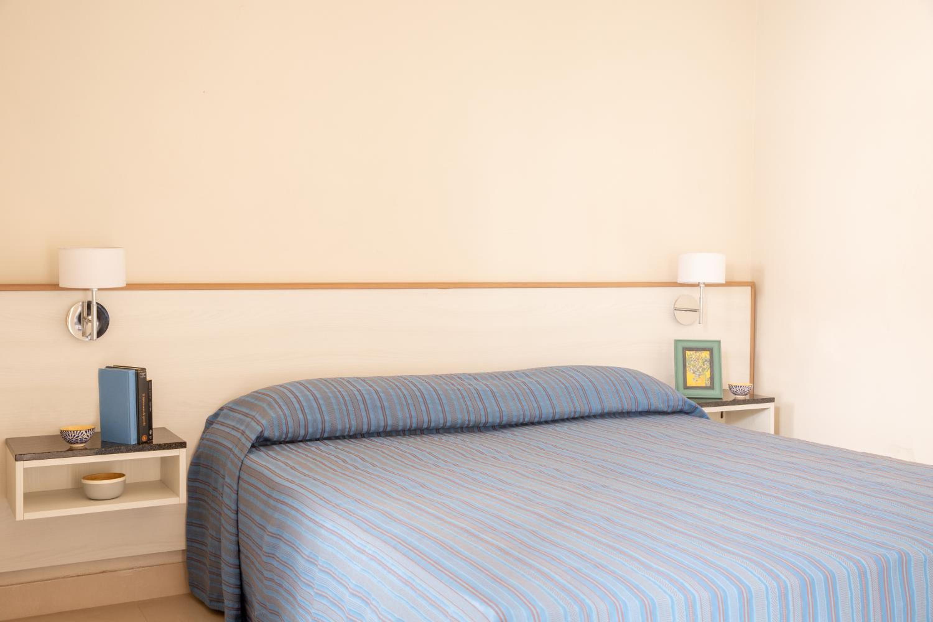 Studio Apartment - Photo 1