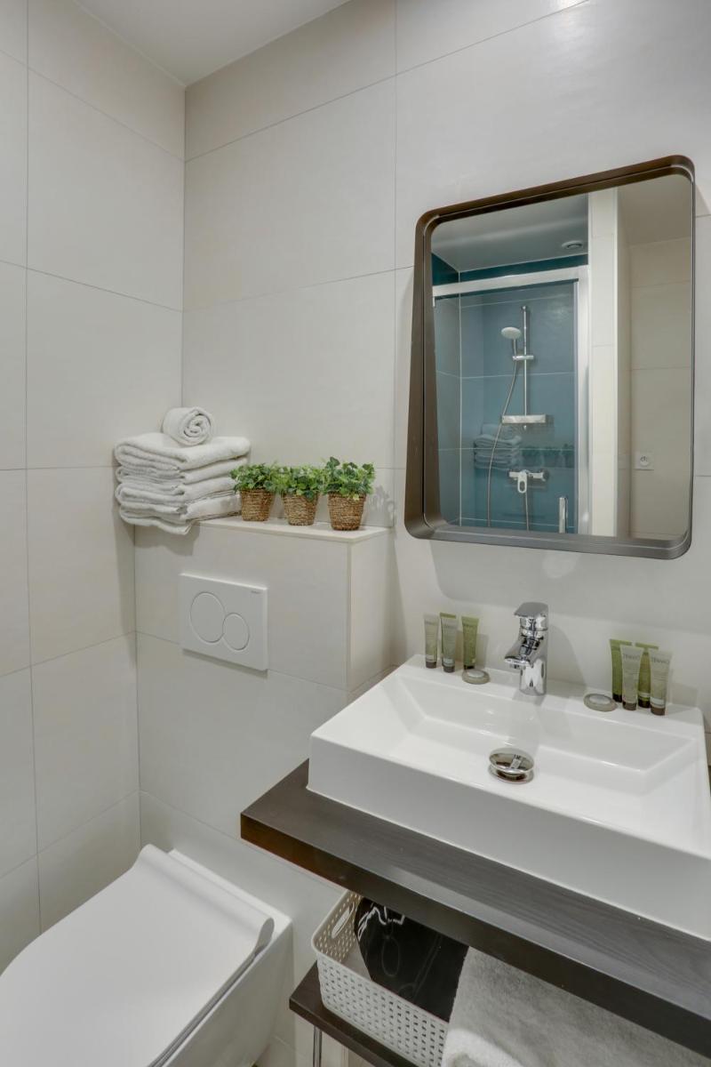 One-Bedroom Apartment photo 2