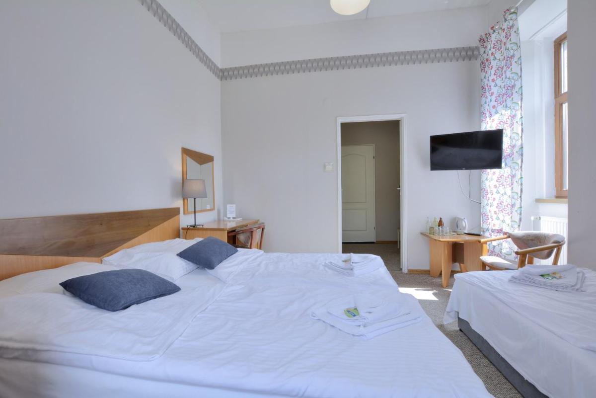 Double Room with Extra Bed photo 1