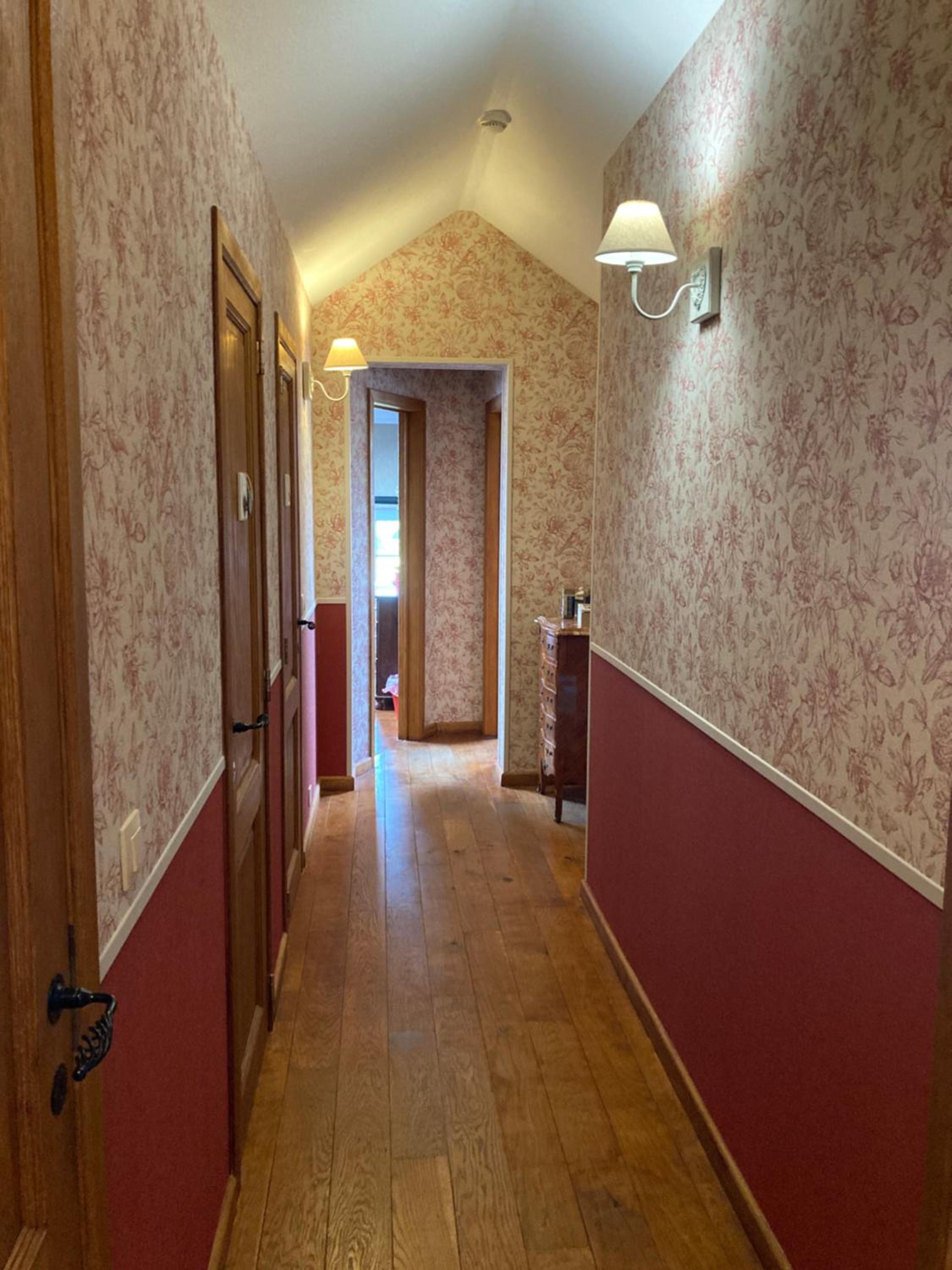 Small Single Room with Shared Bathroom photo 1