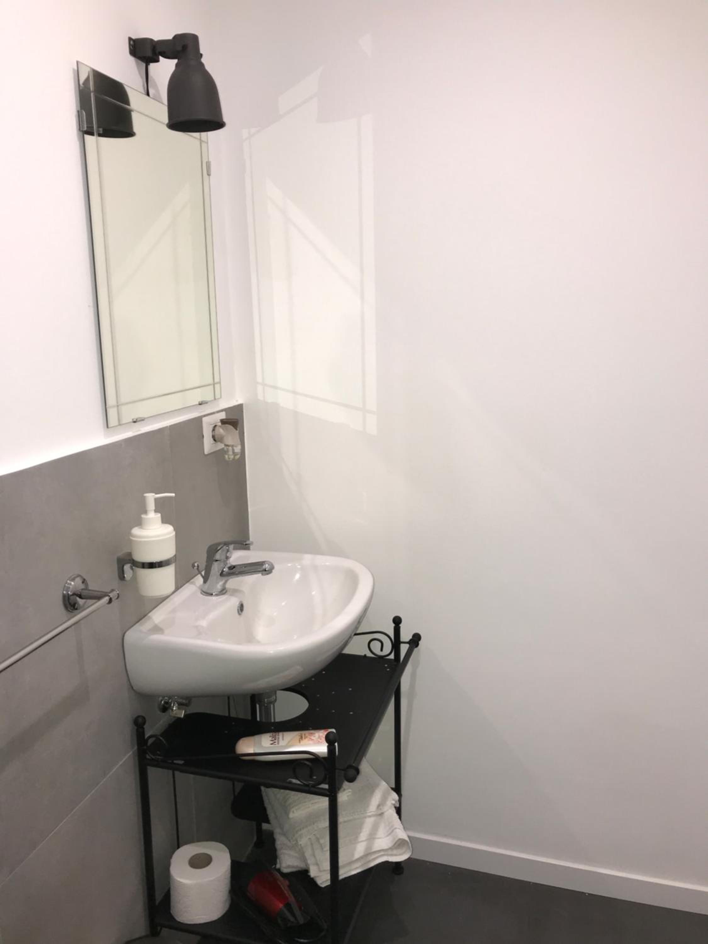 Double Room - Photo 7