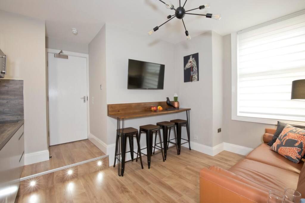 Two-Bedroom Apartment - Photo 2