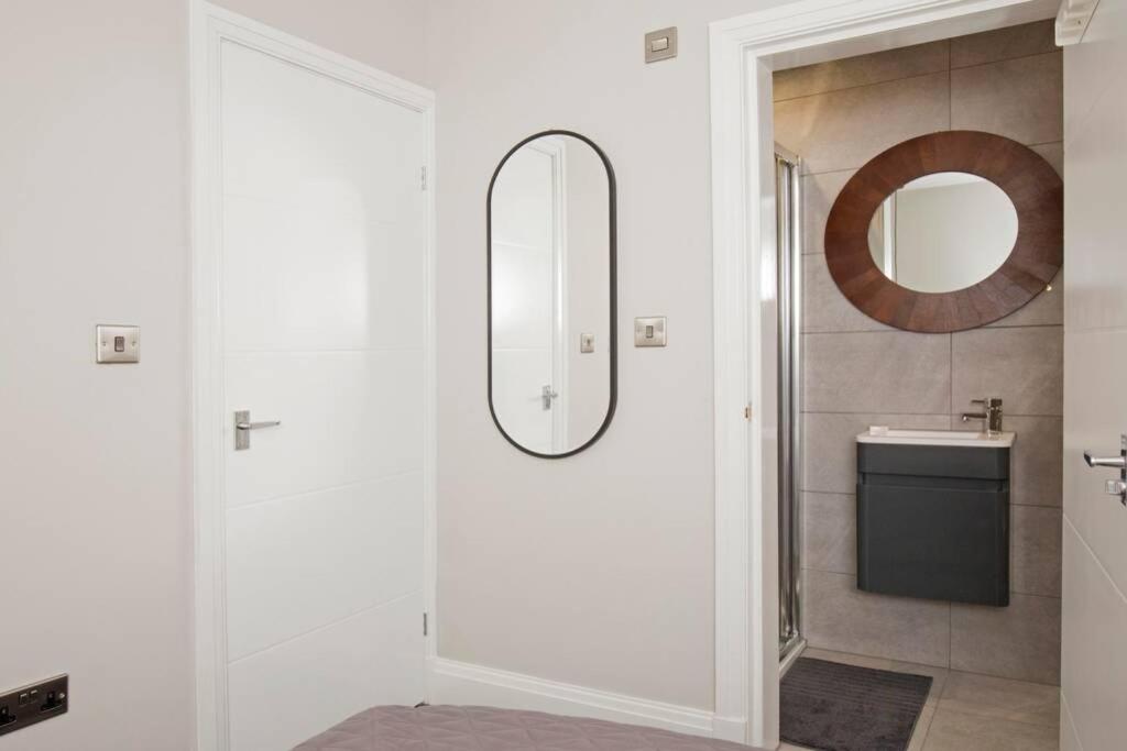 Two-Bedroom Apartment - Photo 3