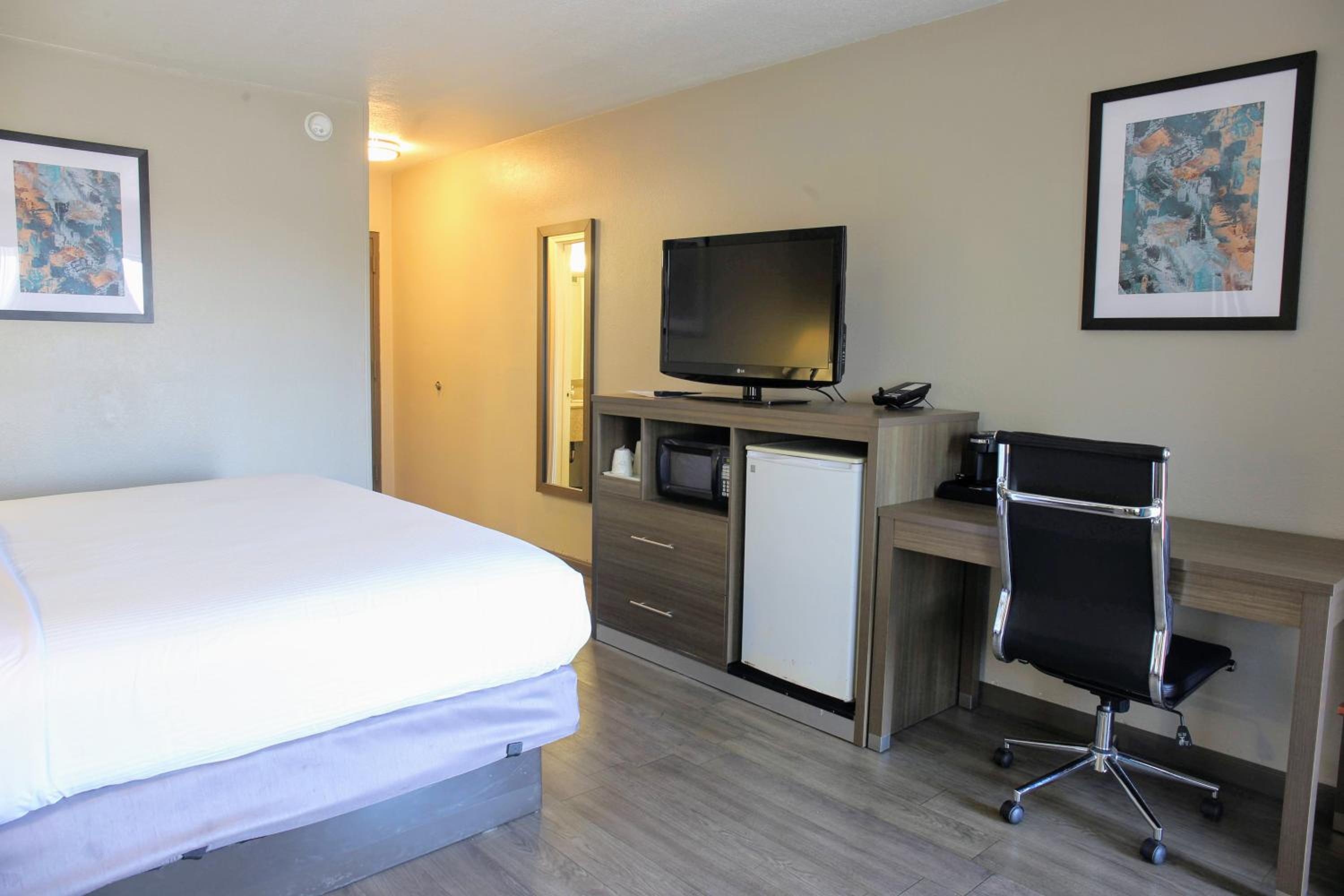 1 Queen Bed, Non-Smoking
