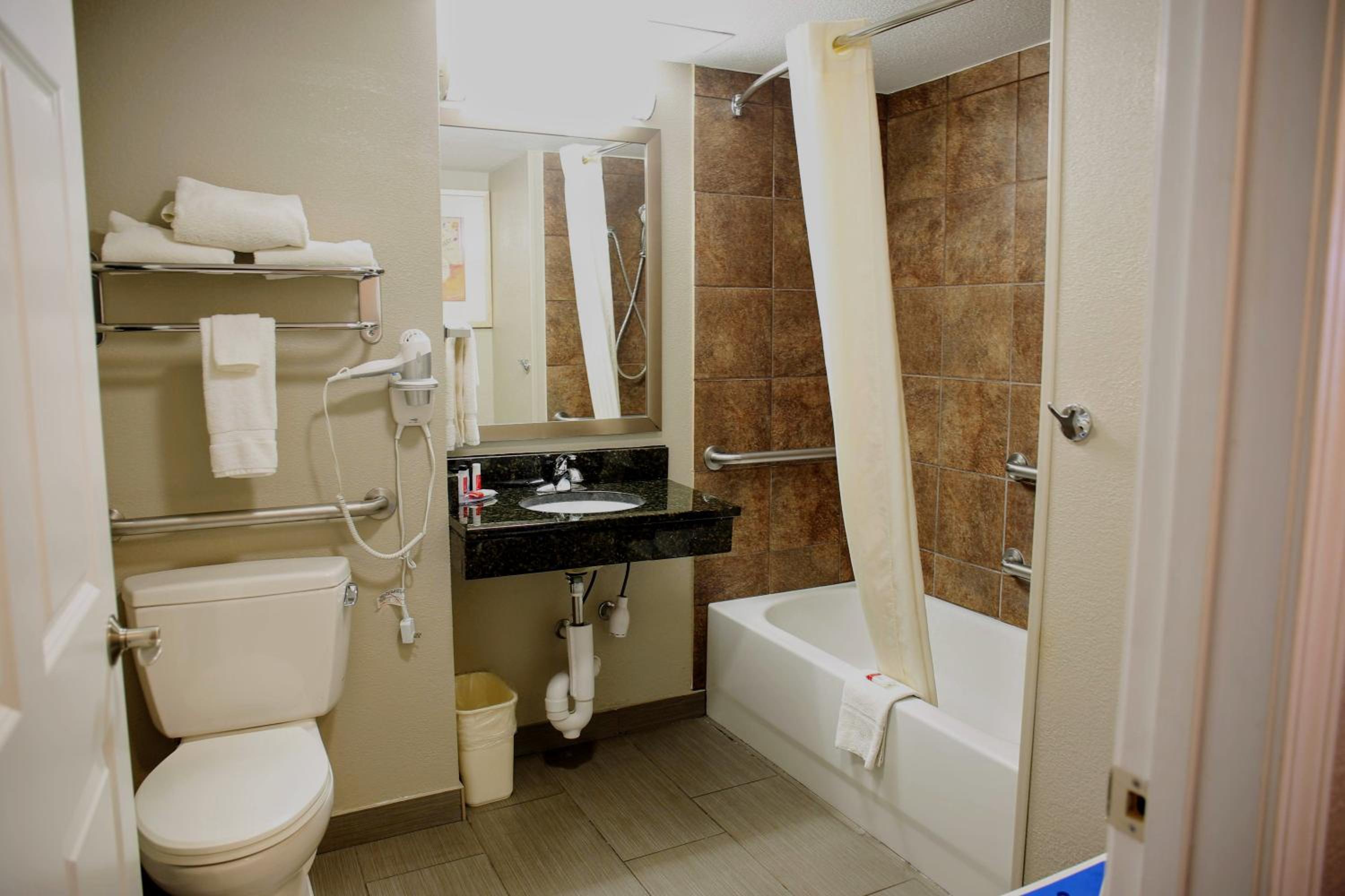 King Room - Mobility Access/Non-Smoking photo 2
