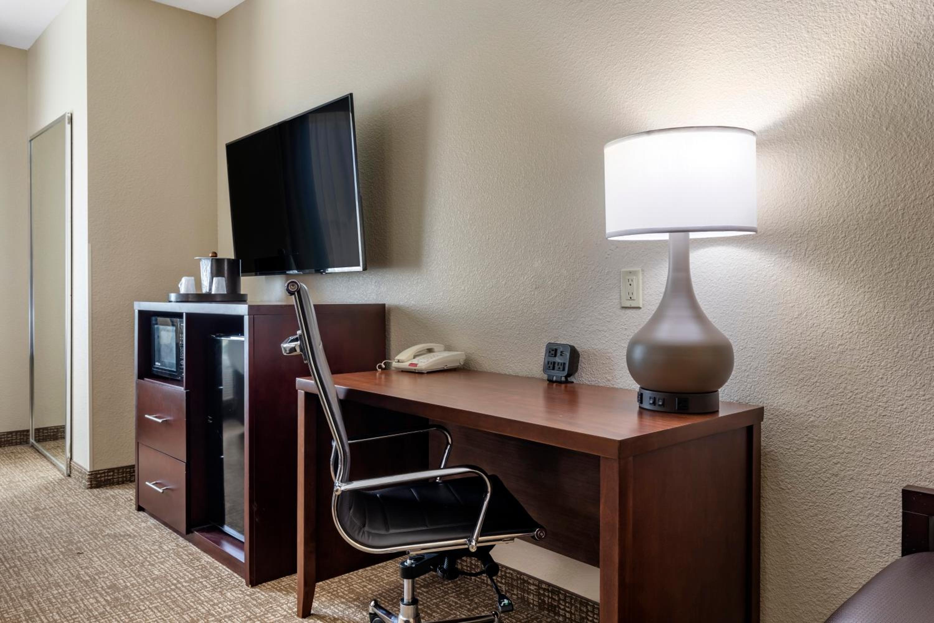 King Room - Accessible/Non-Smoking - Photo 5