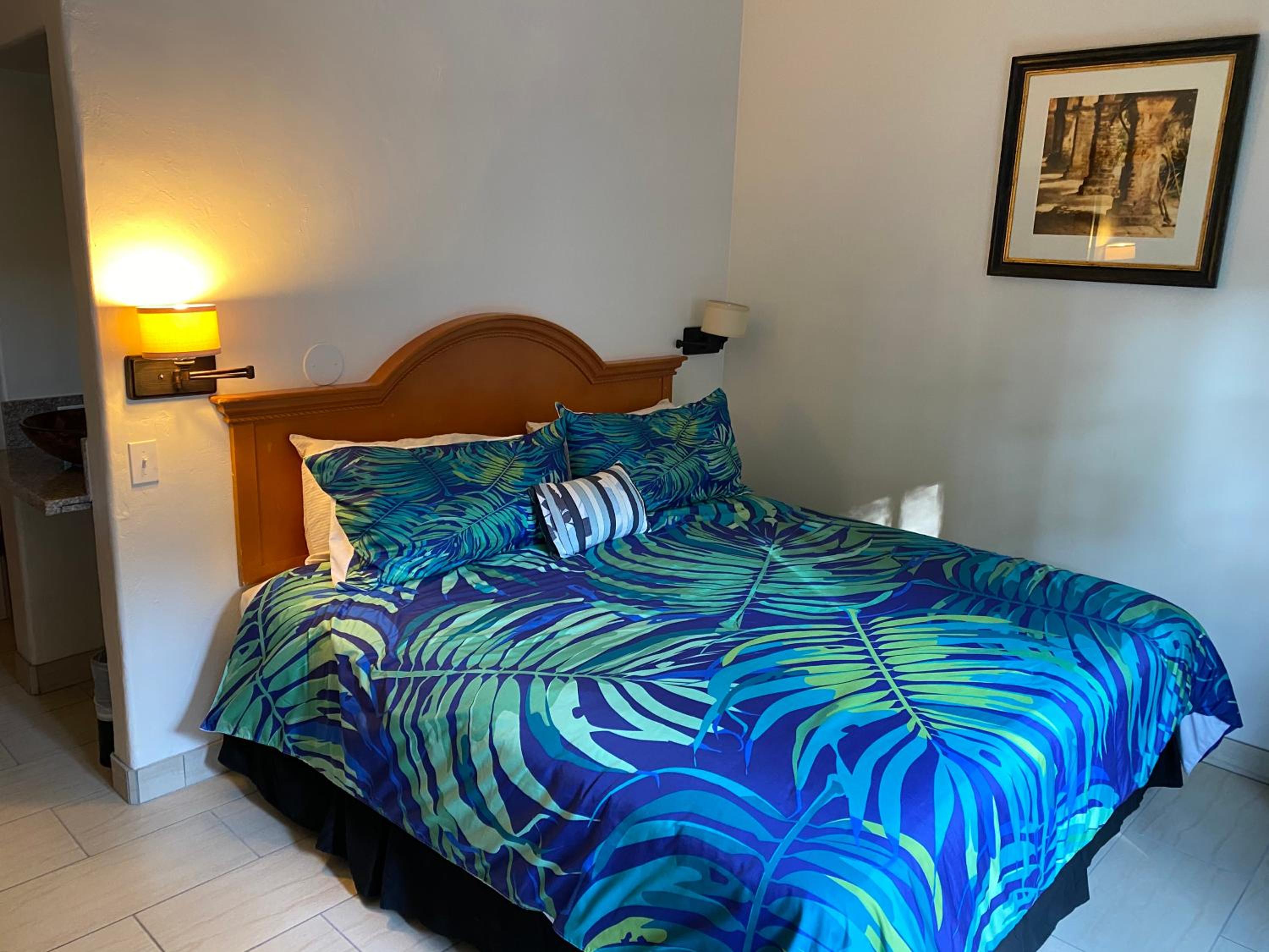 King Room with Balcony - Photo 20