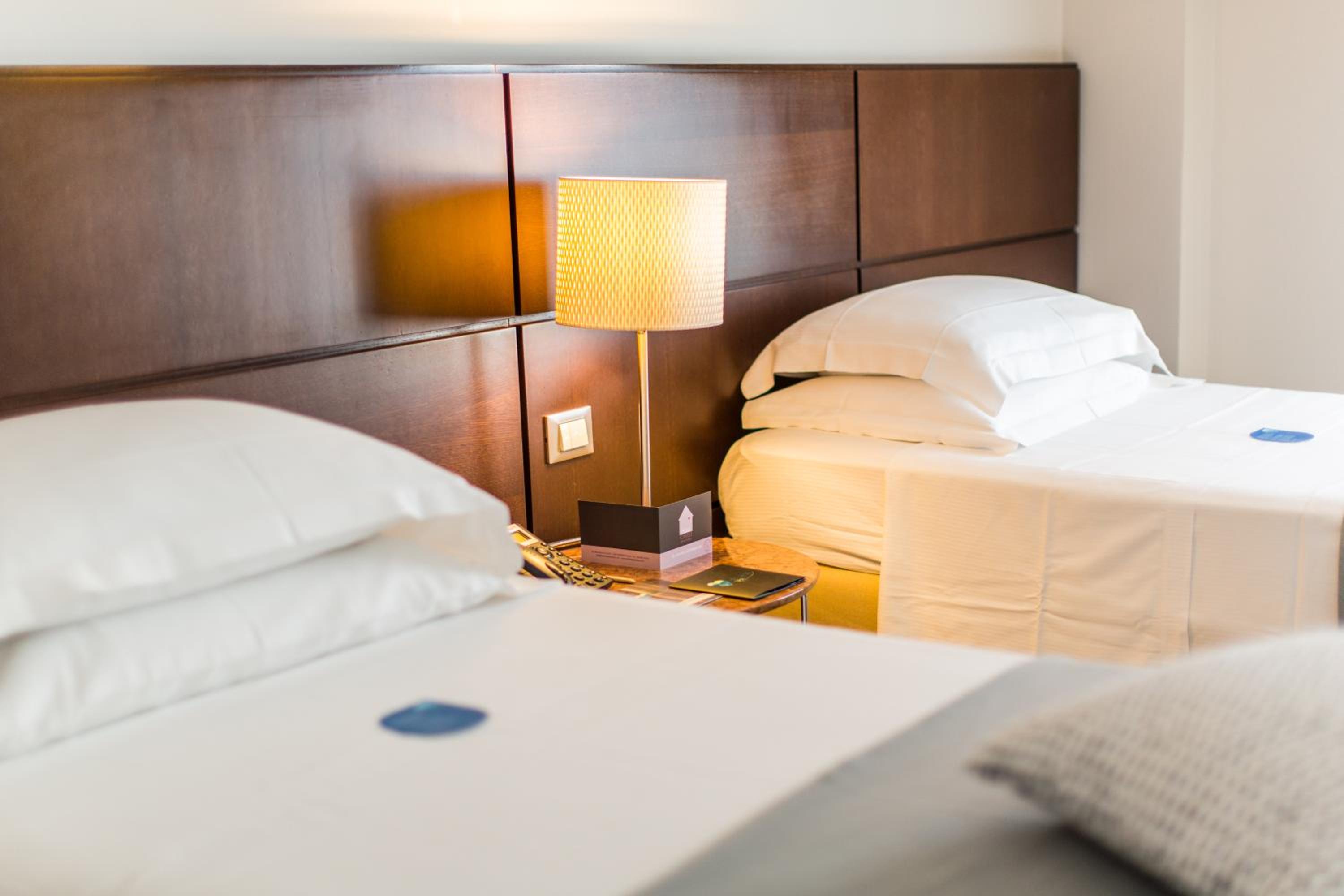 Standard Double or Twin Room - Photo 3