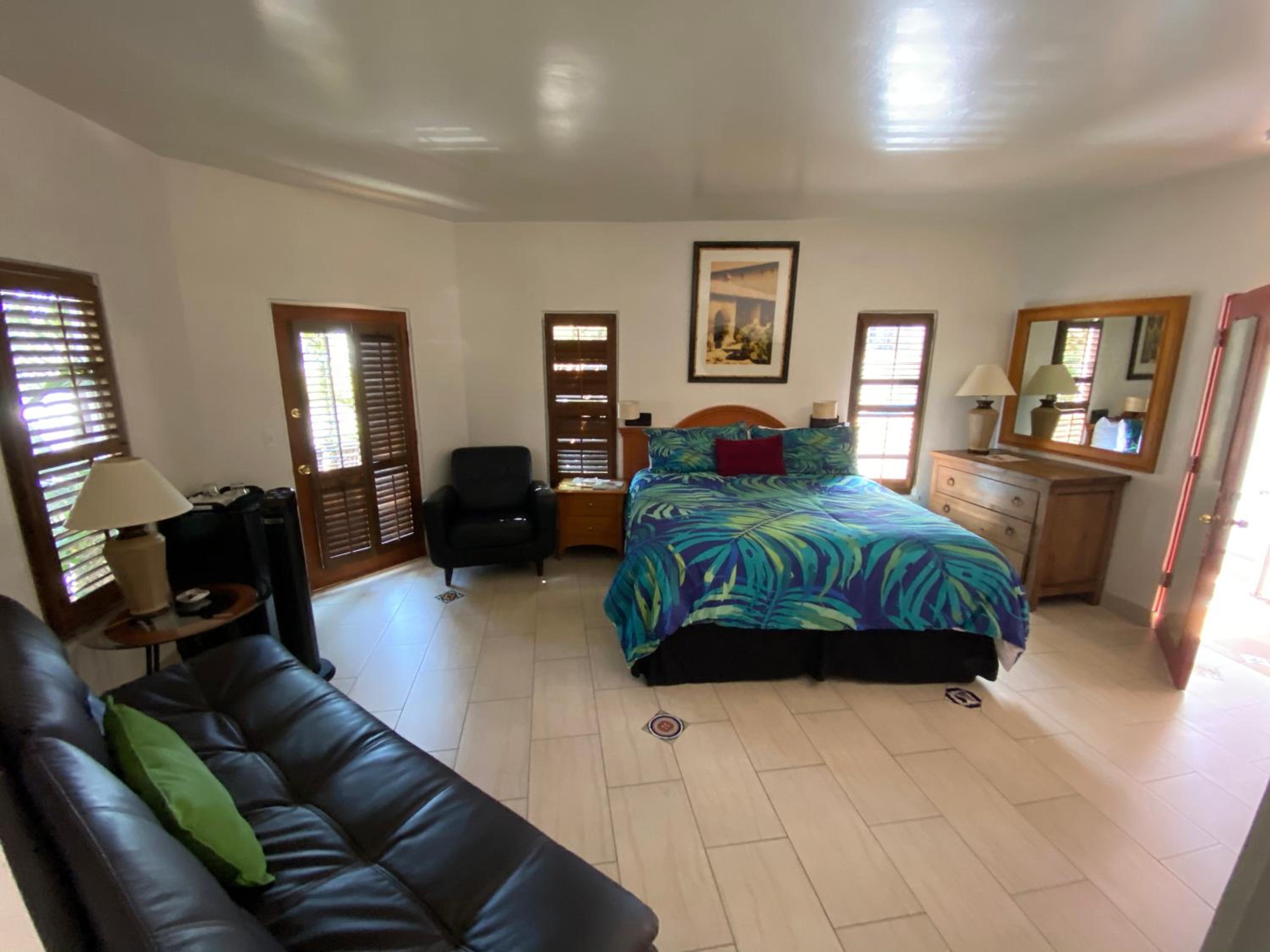 King Room with Balcony - Photo 29