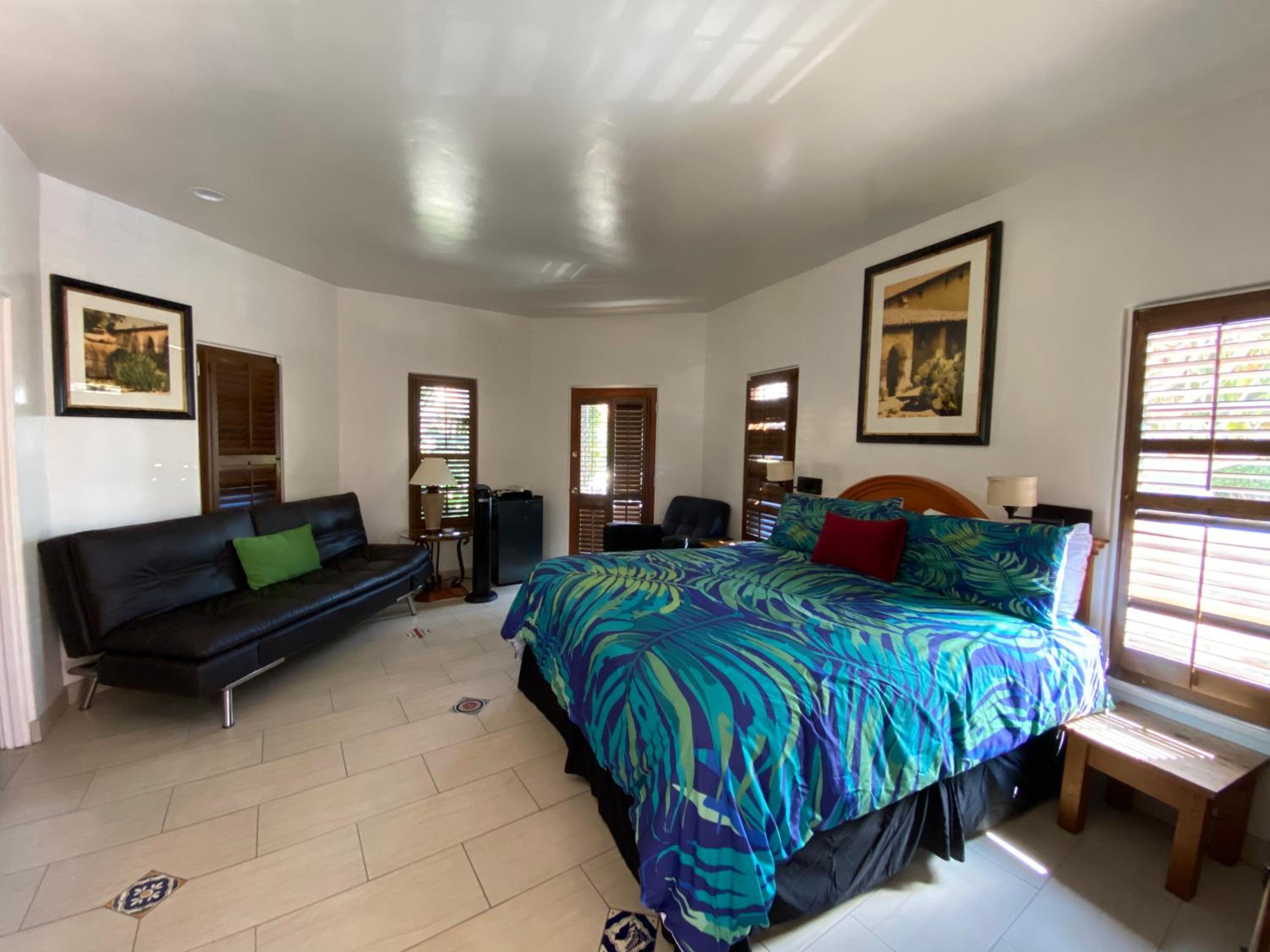 King Room with Balcony - Photo 30