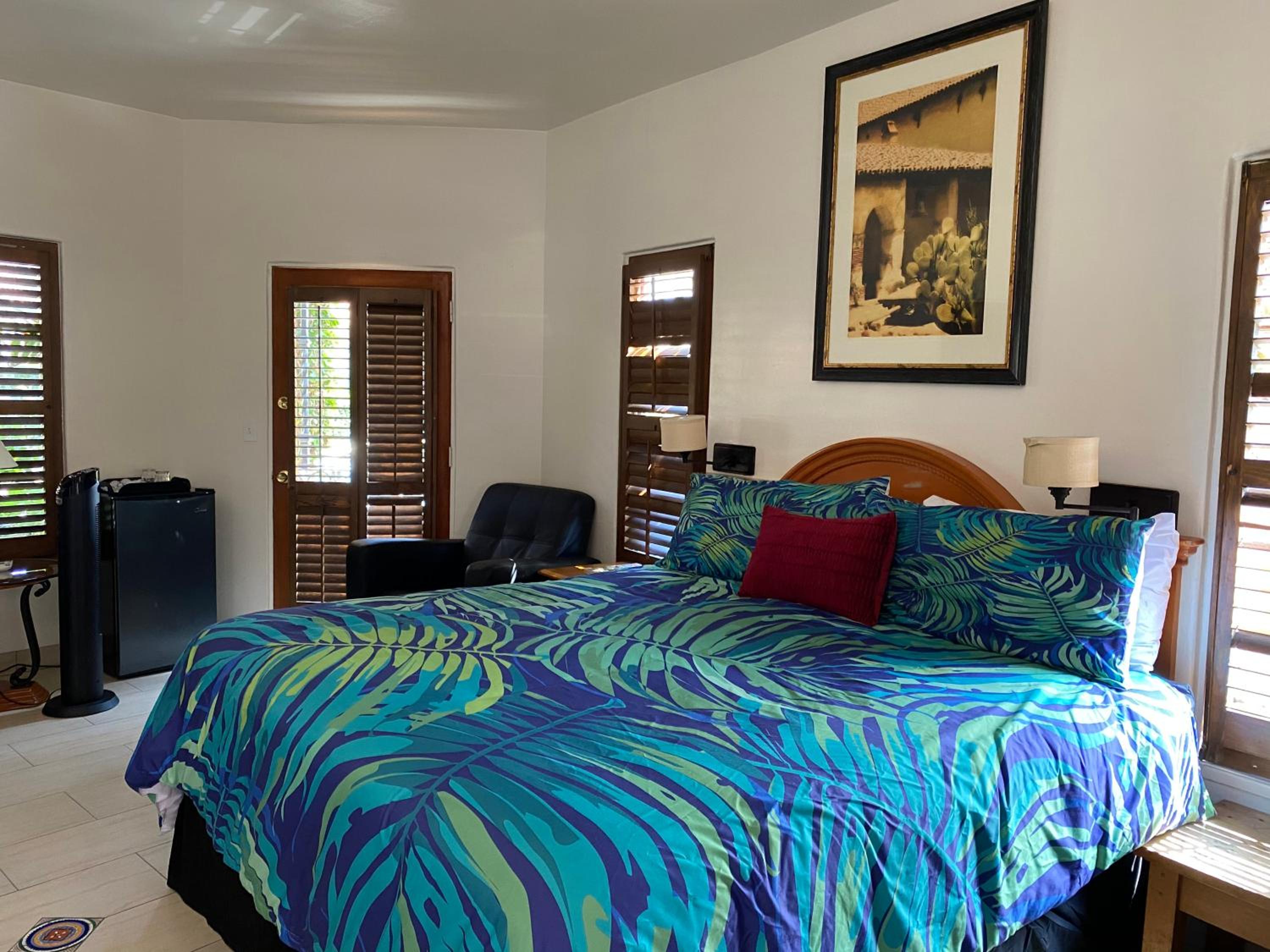 King Room with Balcony - Photo 3