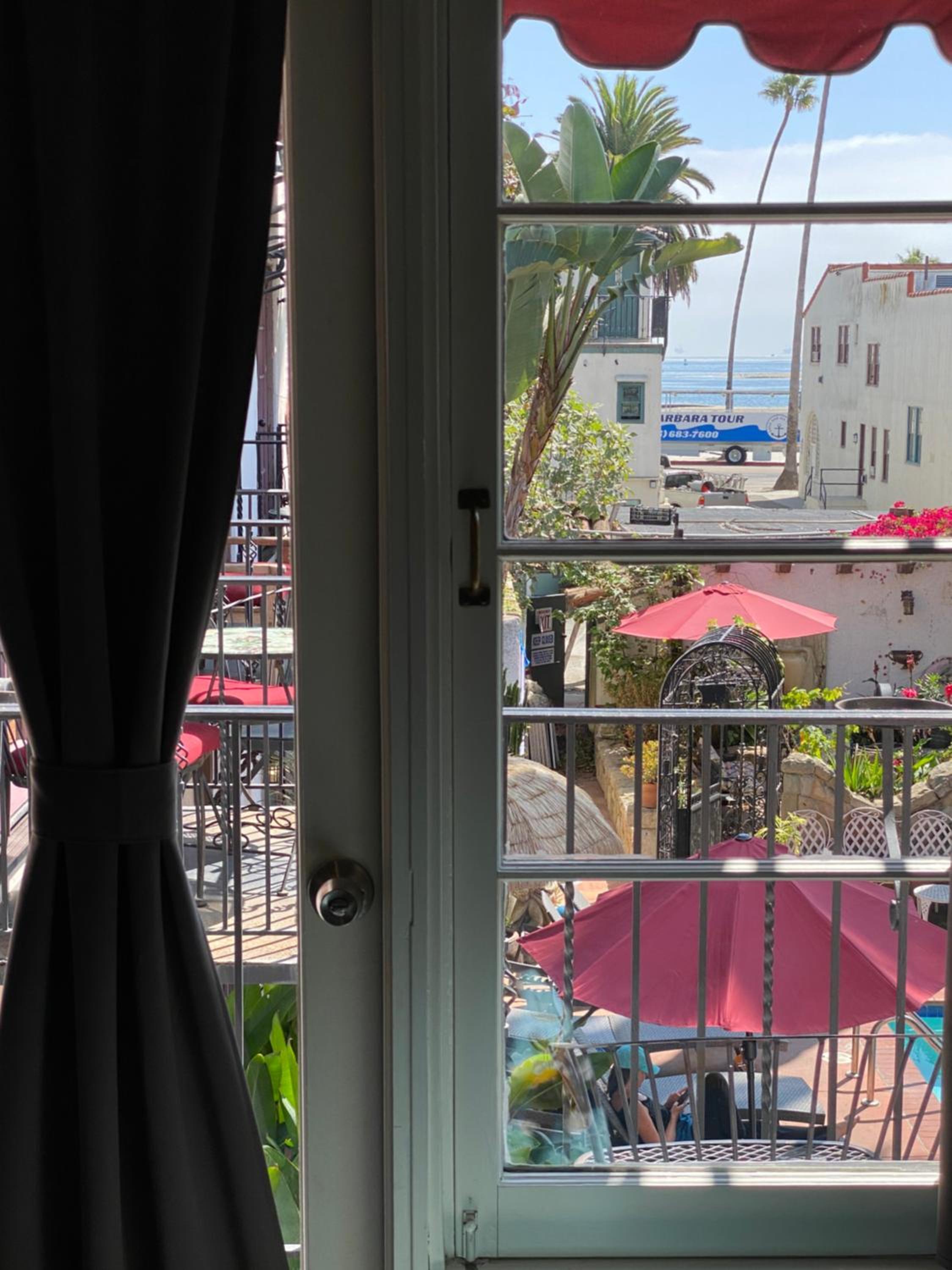 Suite with Balcony - Photo 13
