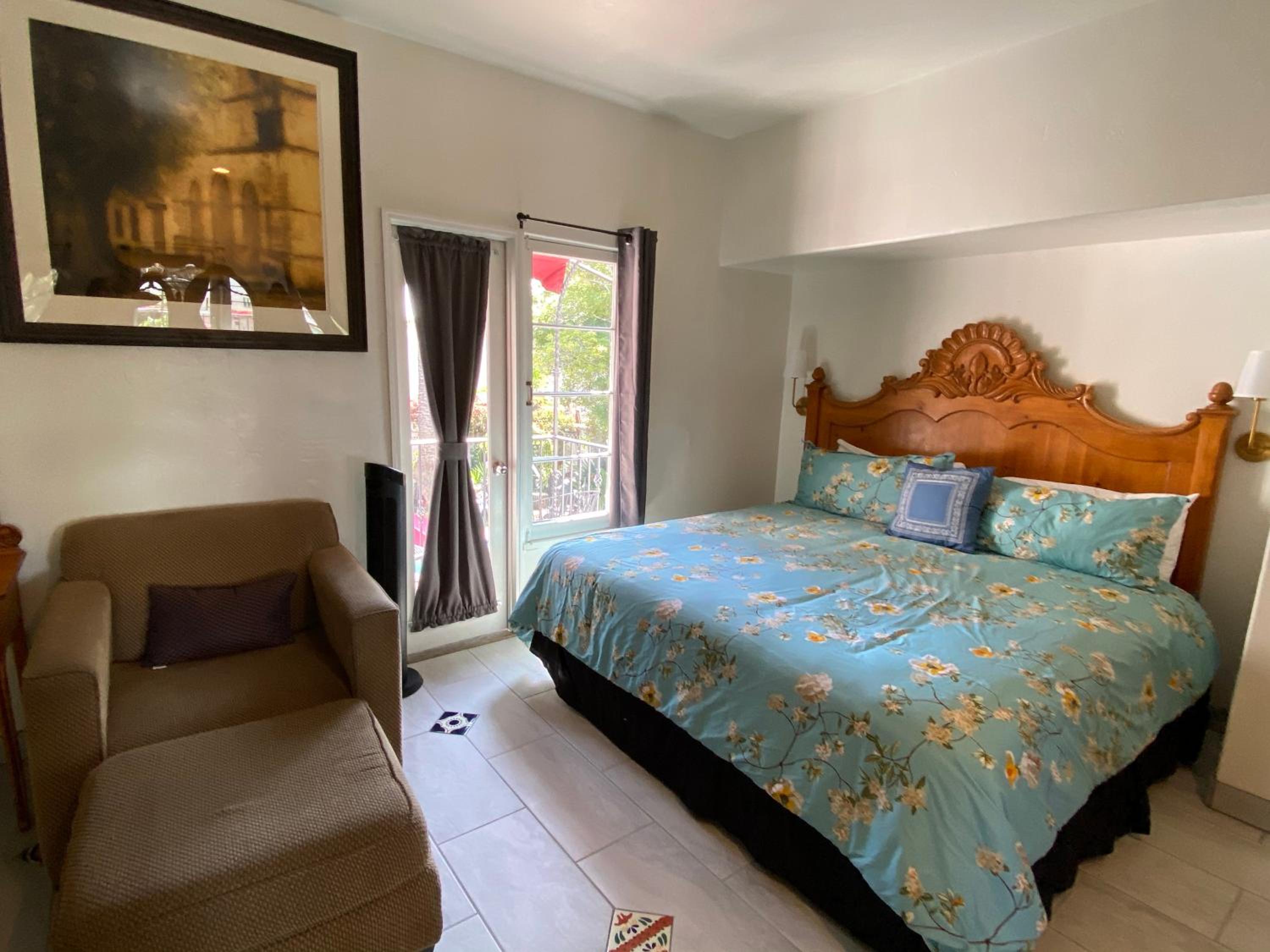 Suite with Balcony - Photo 15