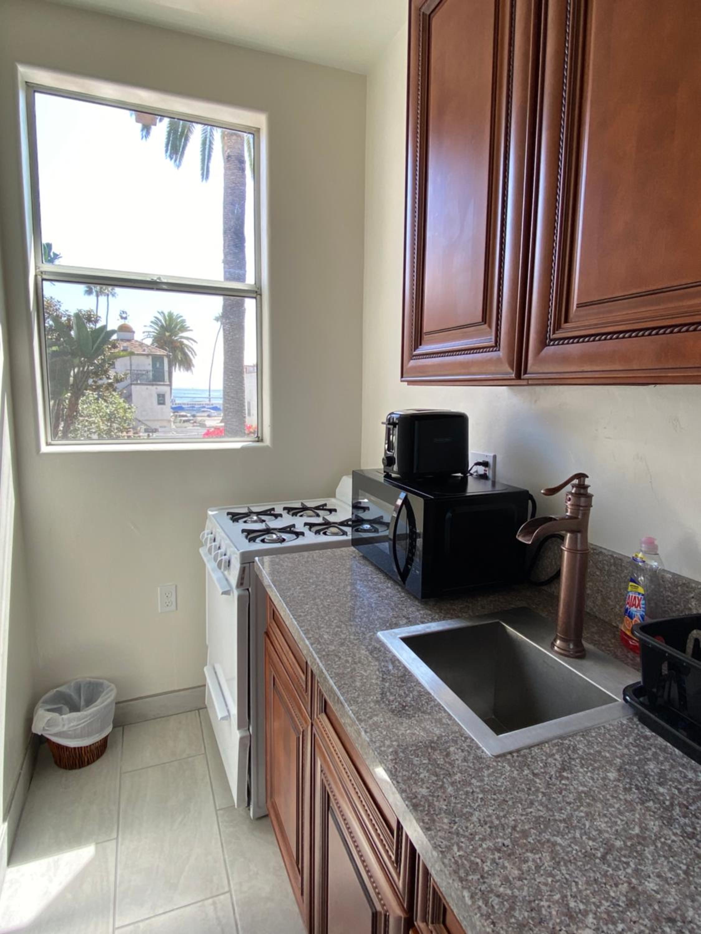 Suite with Balcony - Photo 5
