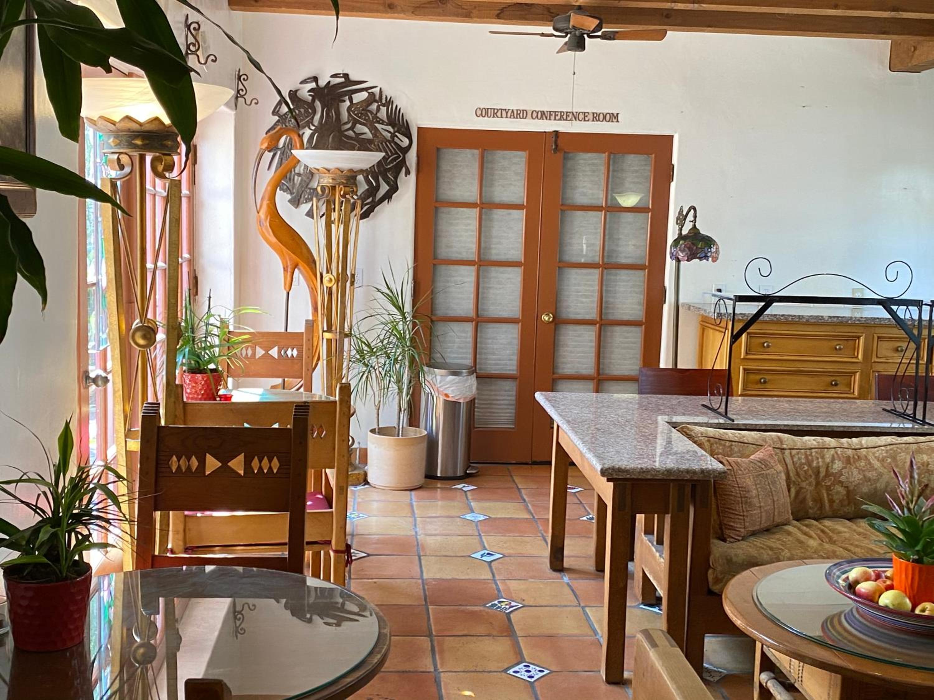 King Room with Balcony - Photo 12
