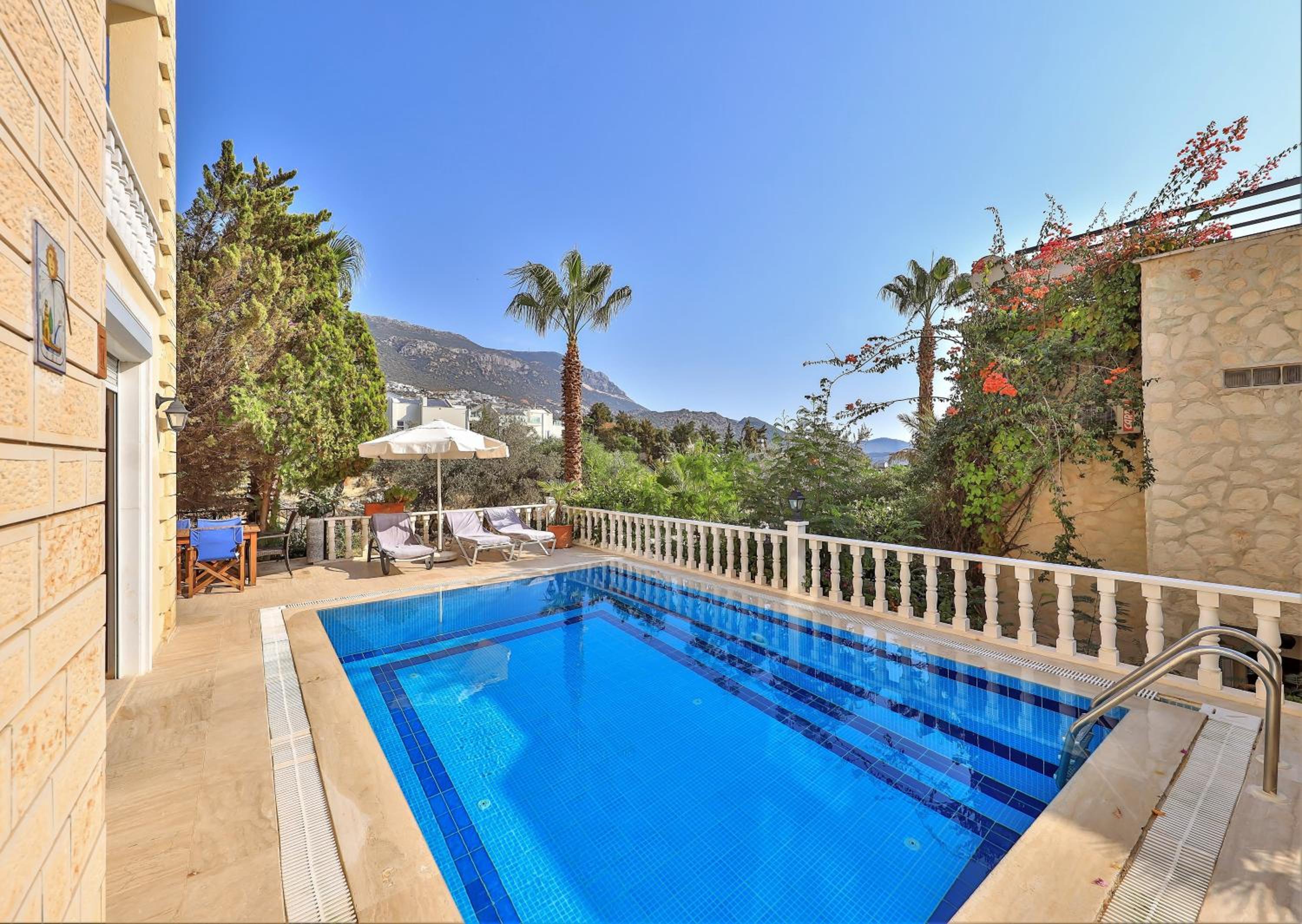 Three-Bedroom Villa photo 2