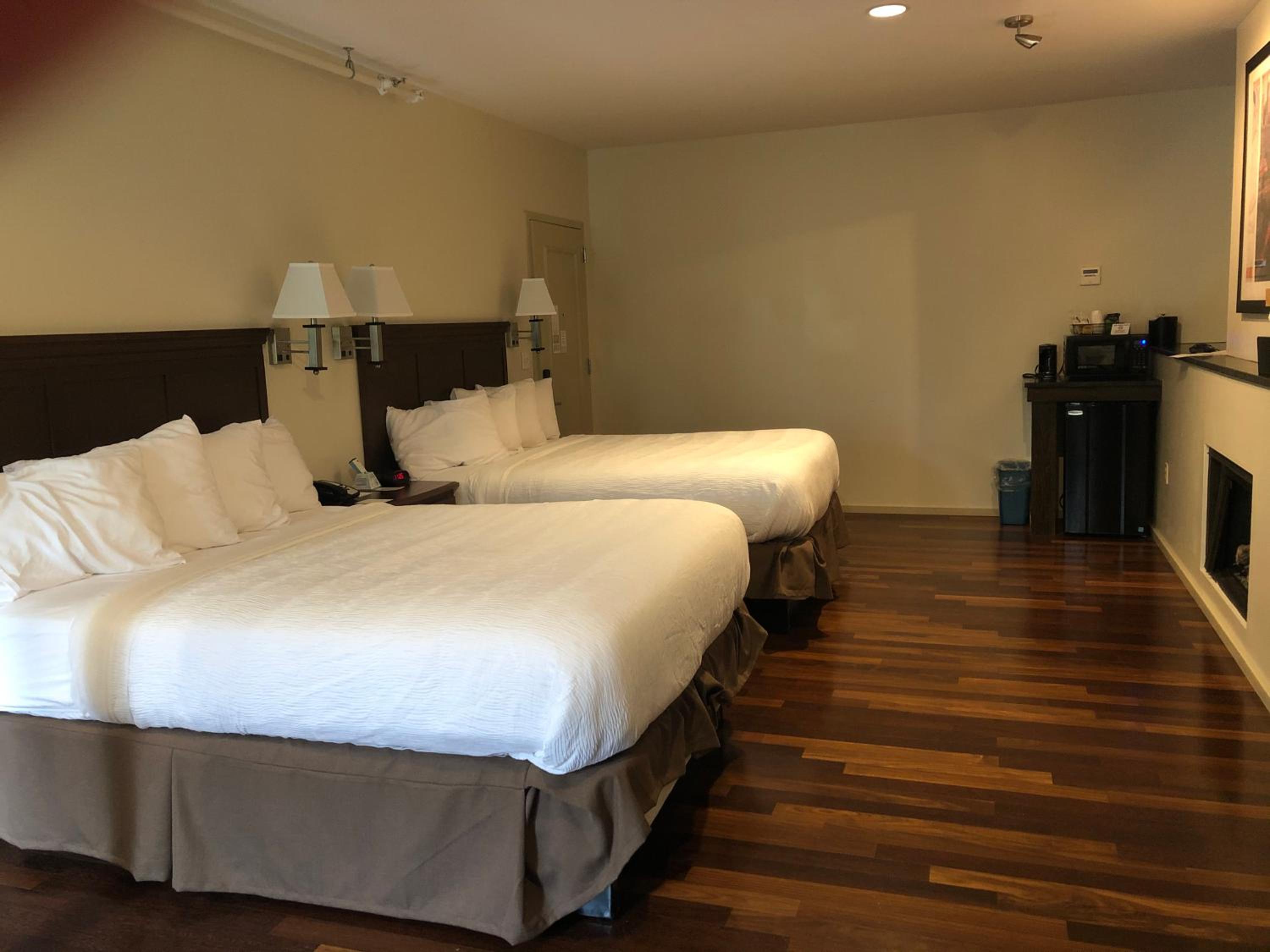 Queen Room - Disability Access - Photo 1