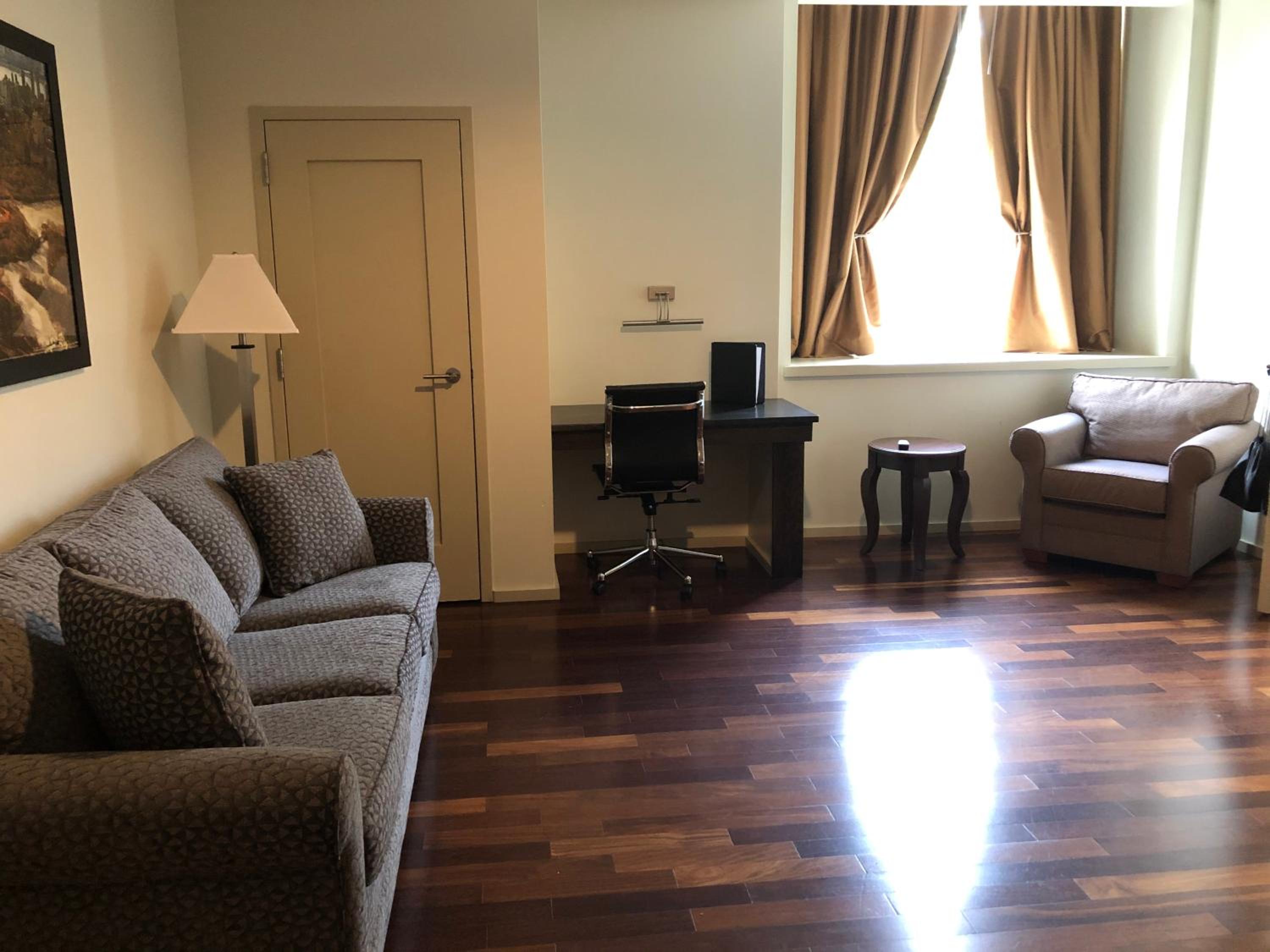 Queen Room - Disability Access - Photo 5