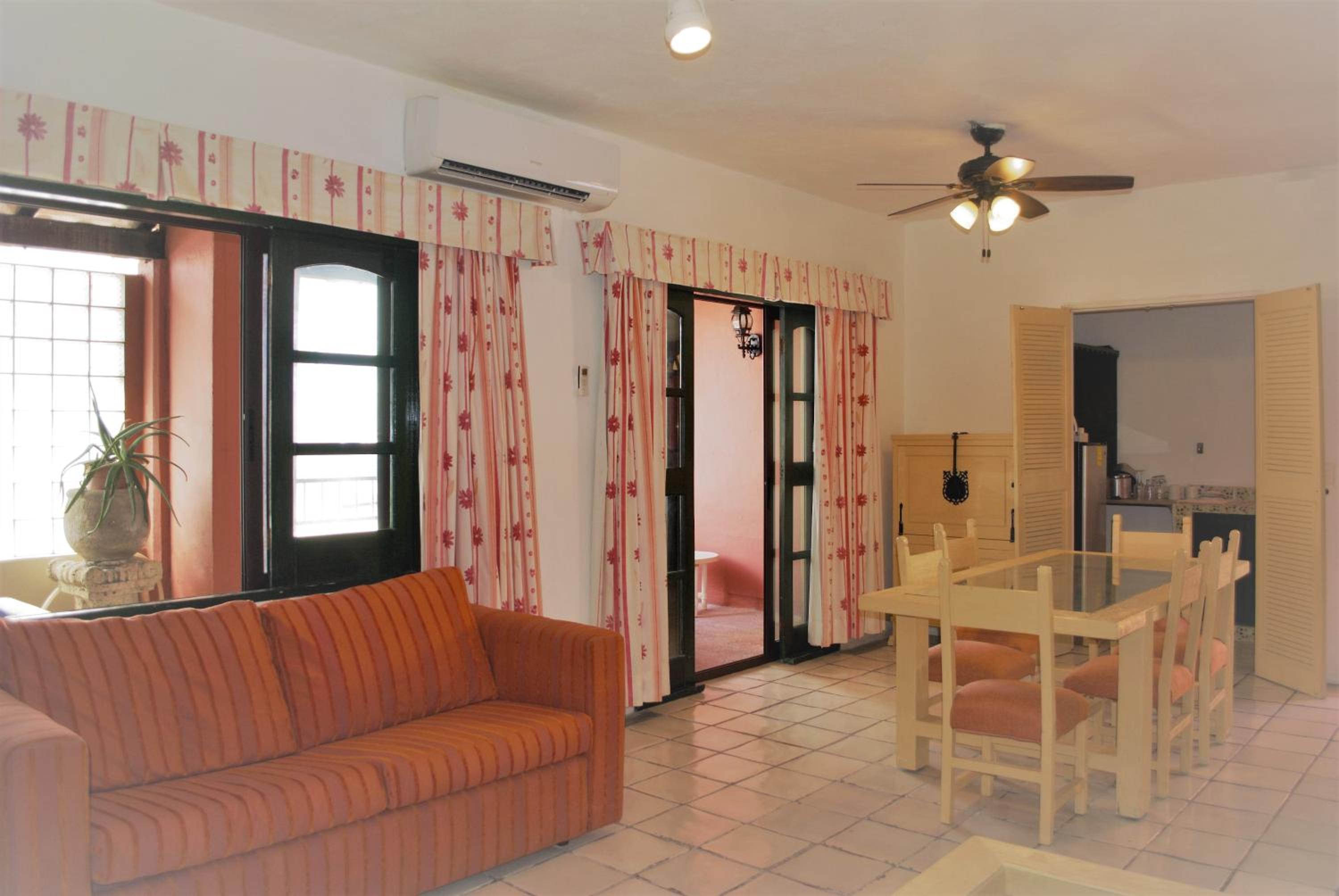 Deluxe Family Room photo 2