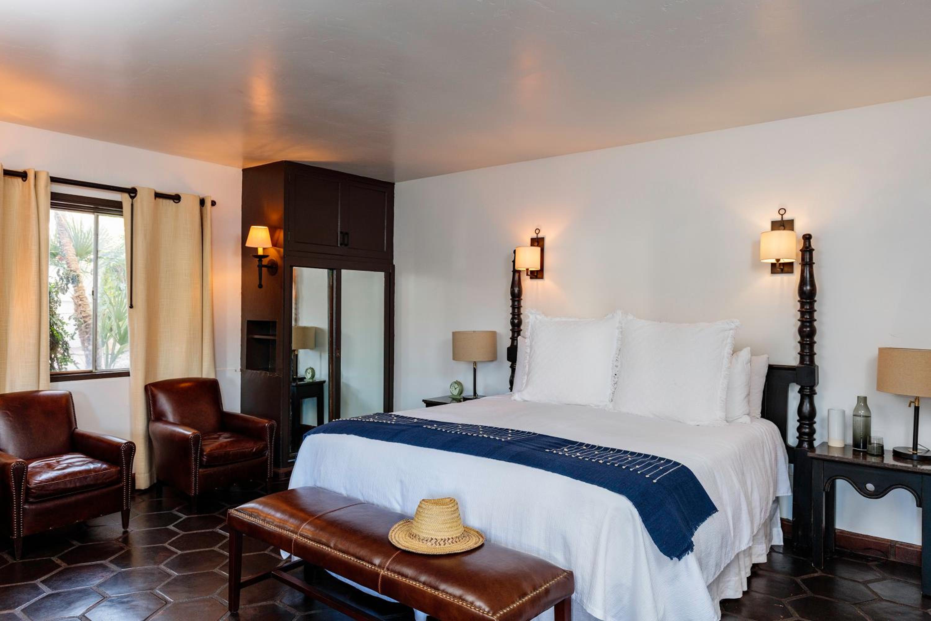 Deluxe Queen Room - Photo 1