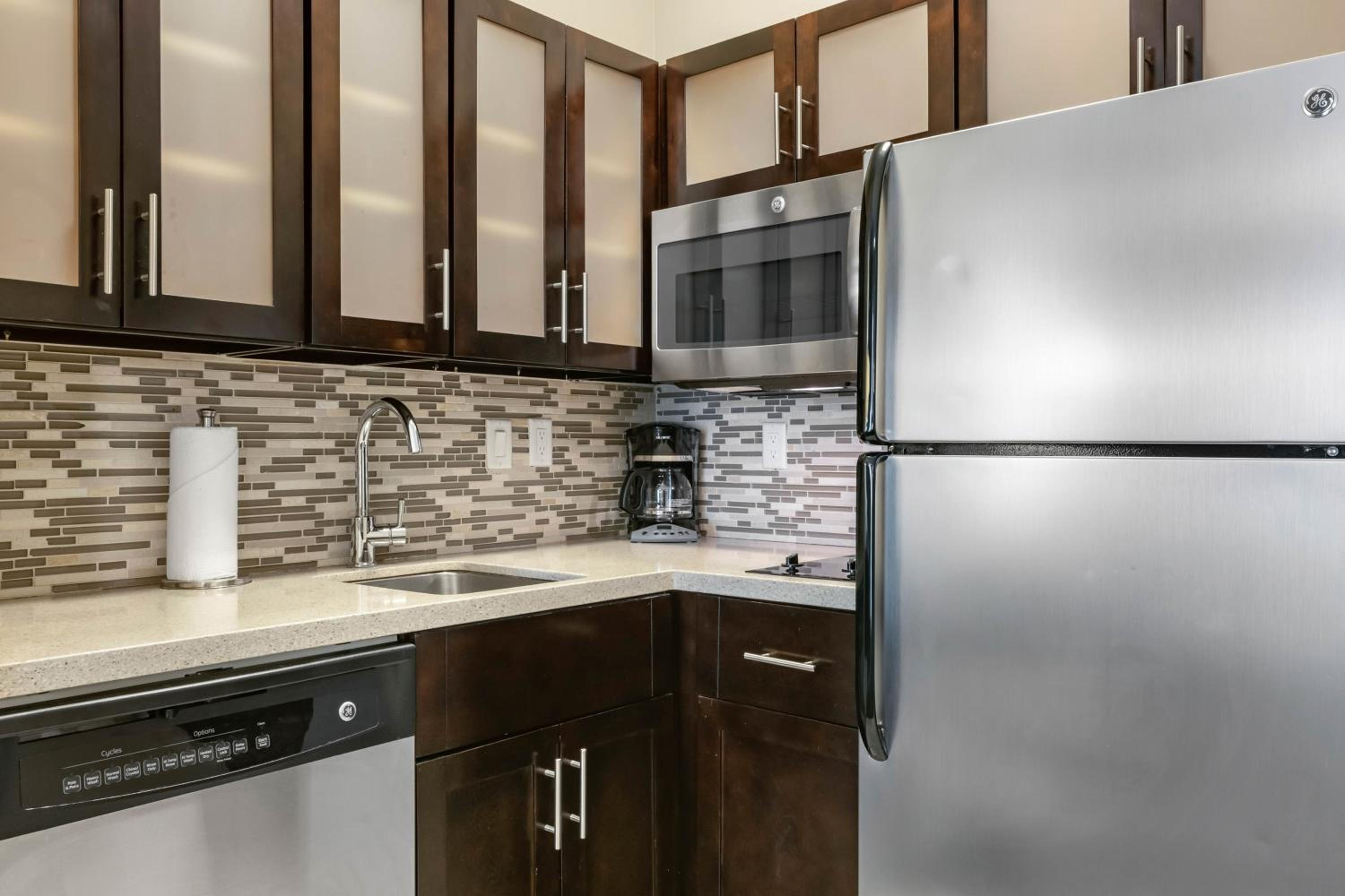 Studio Suite - Photo 12