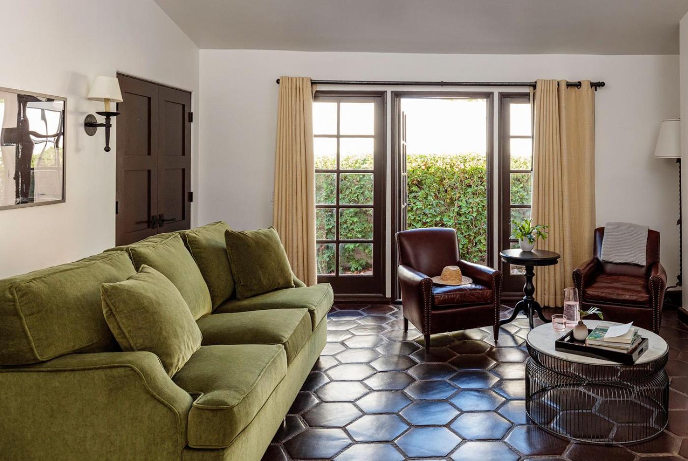 Suite - Photo 3