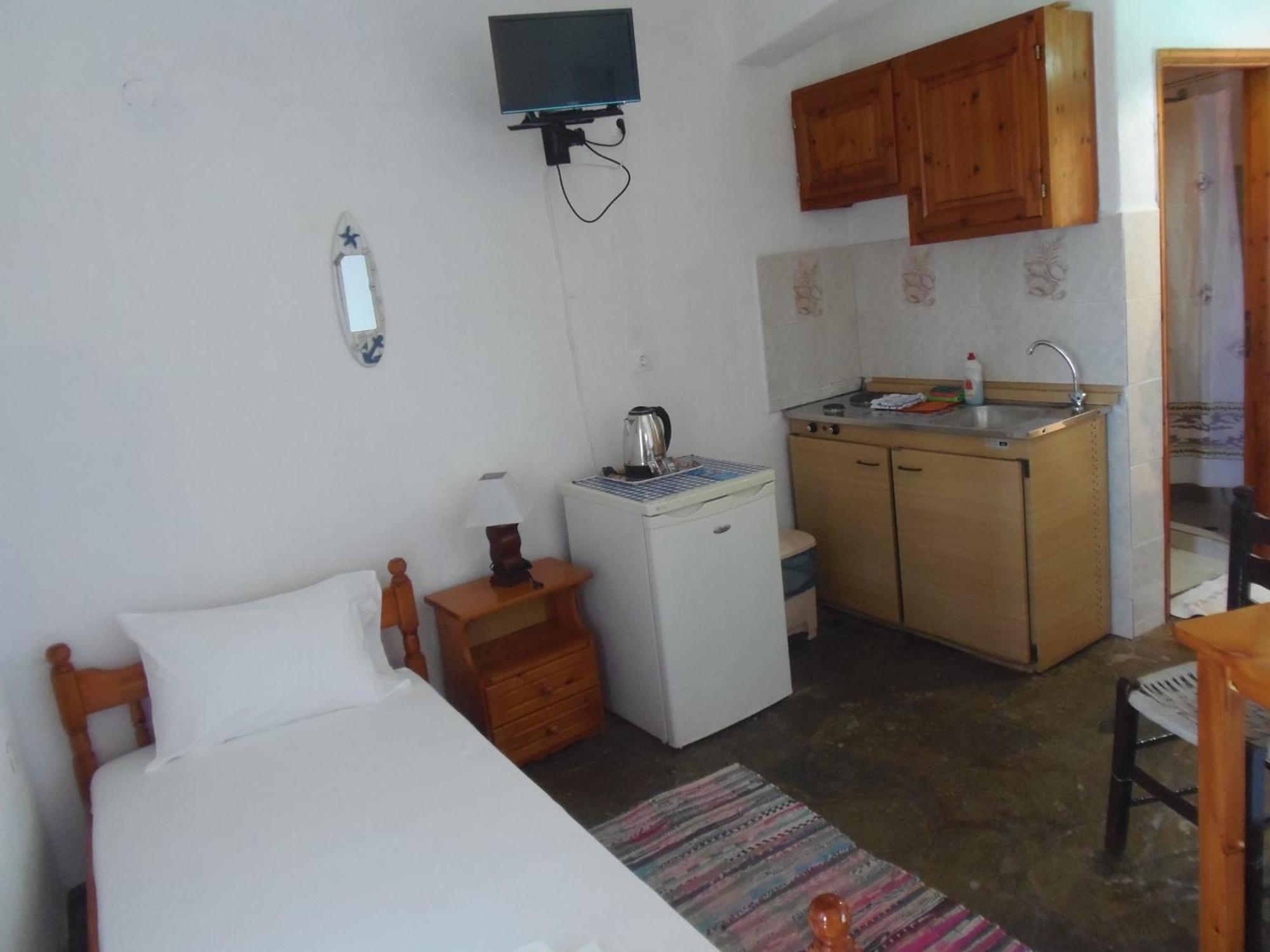 Apartment with Balcony - Photo 3