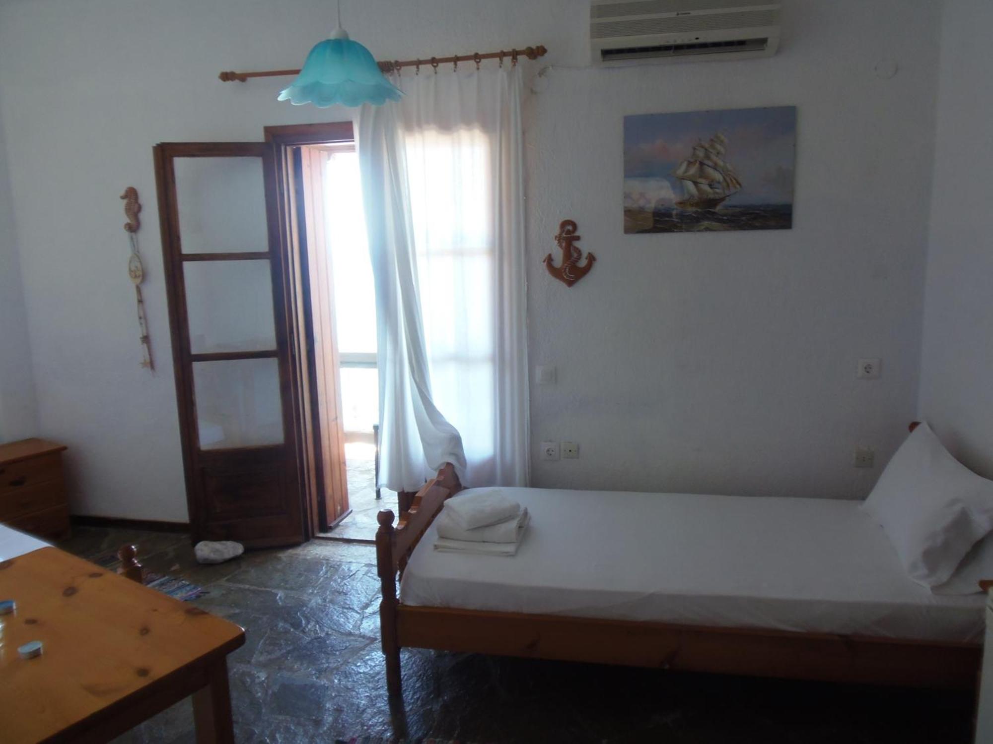 Apartment with Balcony - Photo 5