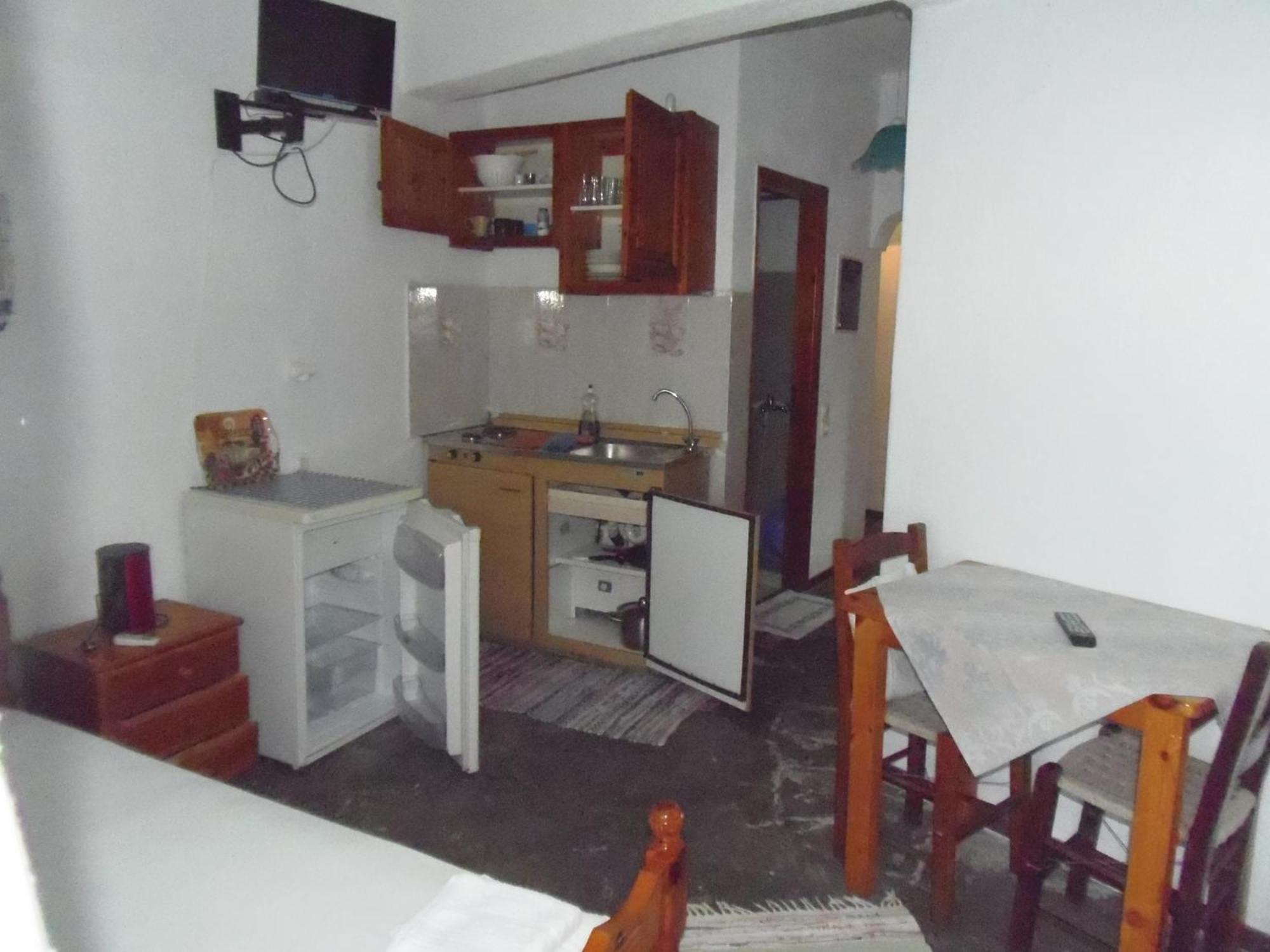 Apartment with Balcony - Photo 6