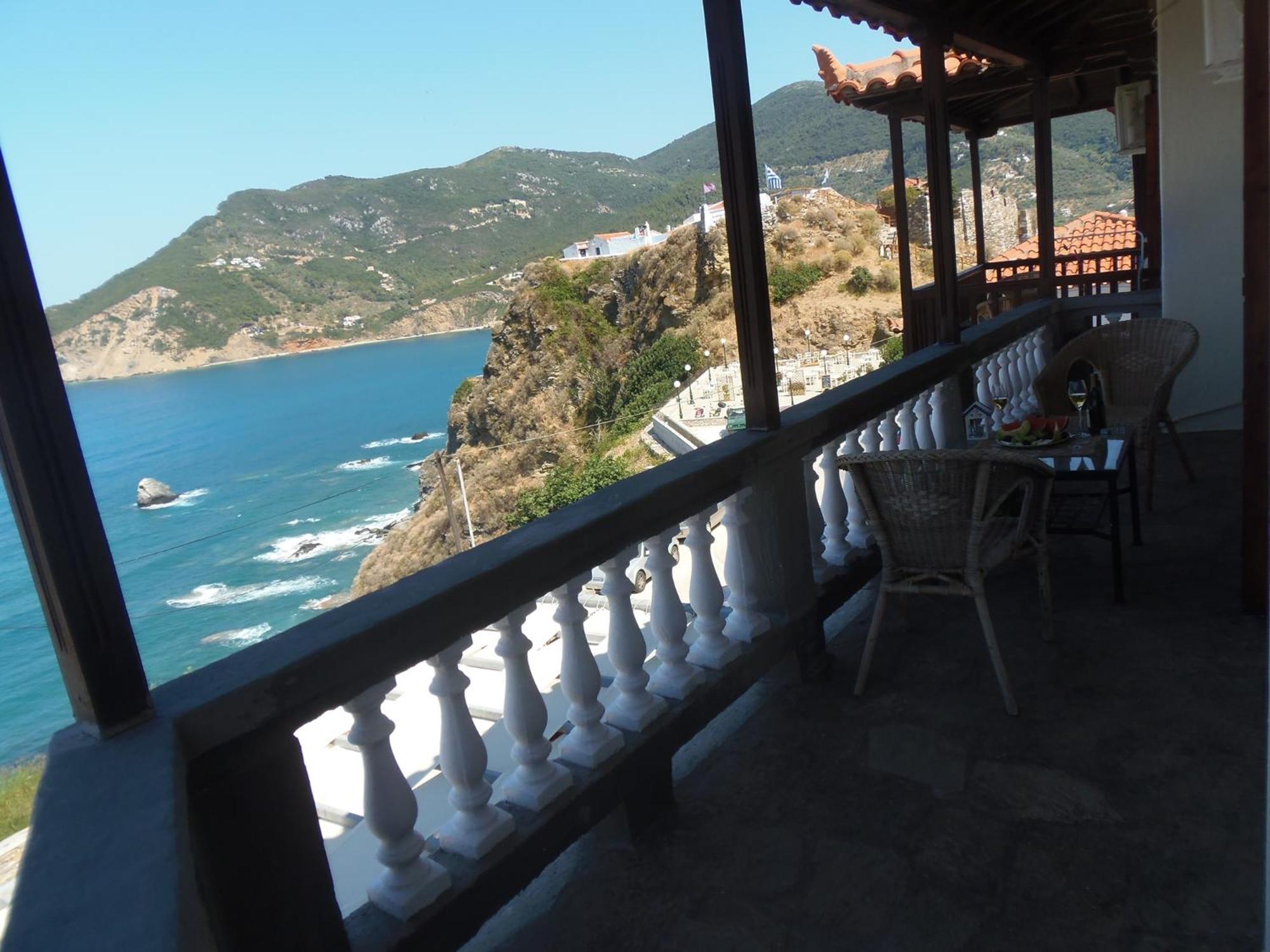 Apartment with Balcony - Photo 8