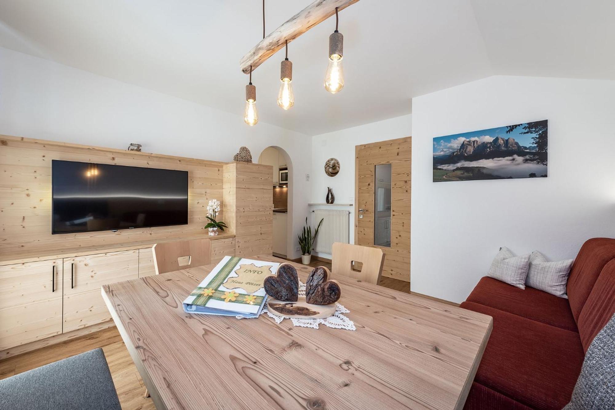 Apartment with Mountain View
