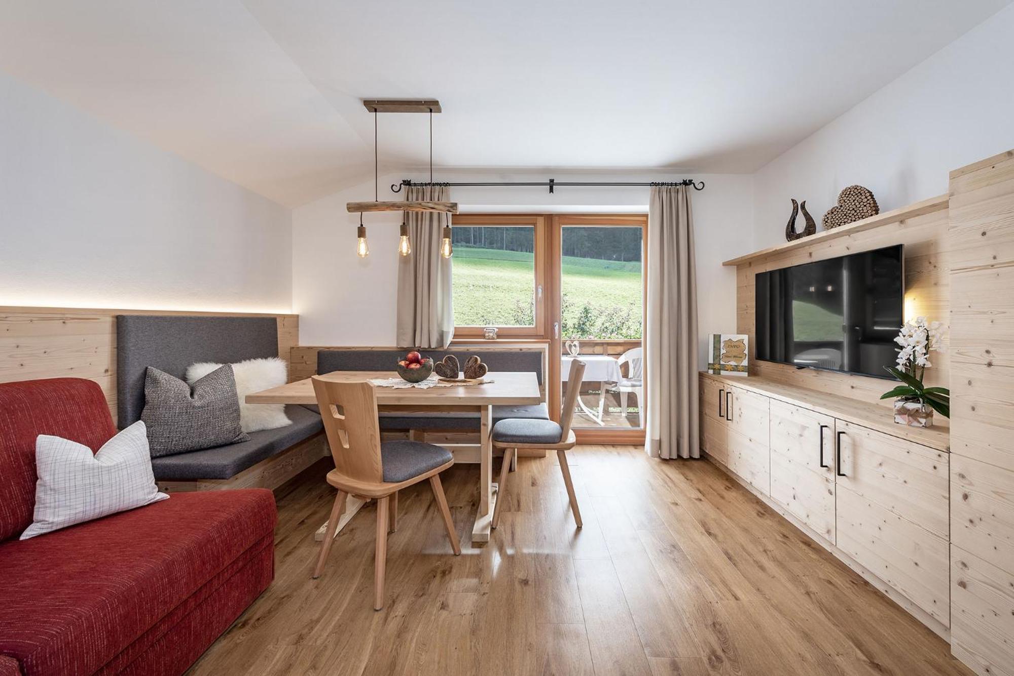 Apartment with Mountain View