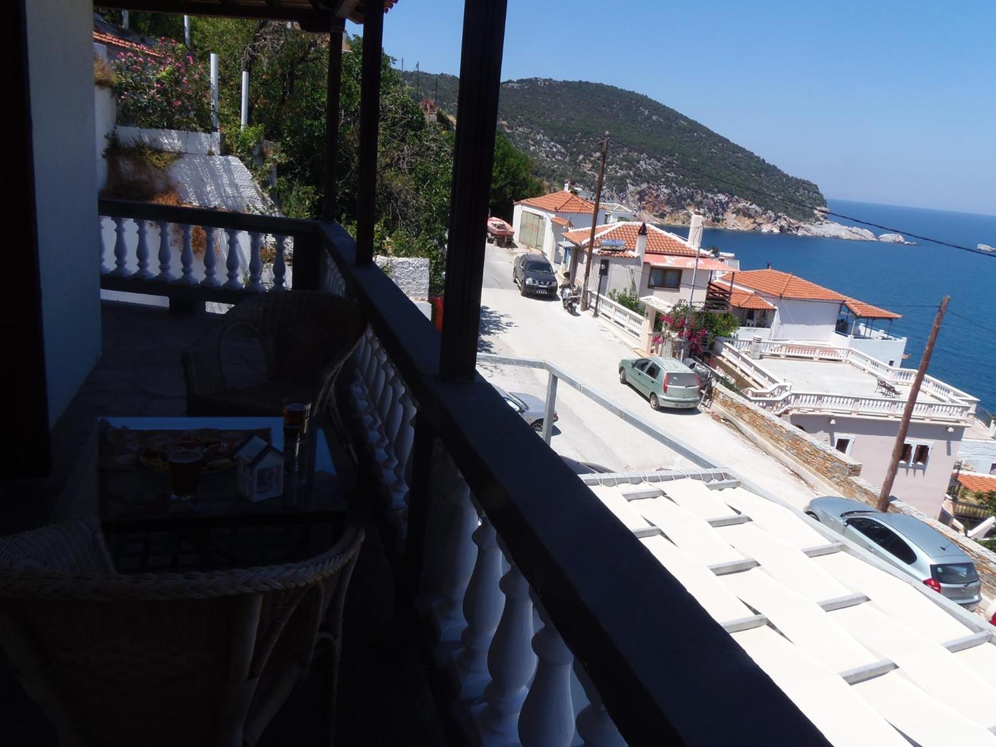 Apartment with Balcony - Photo 10