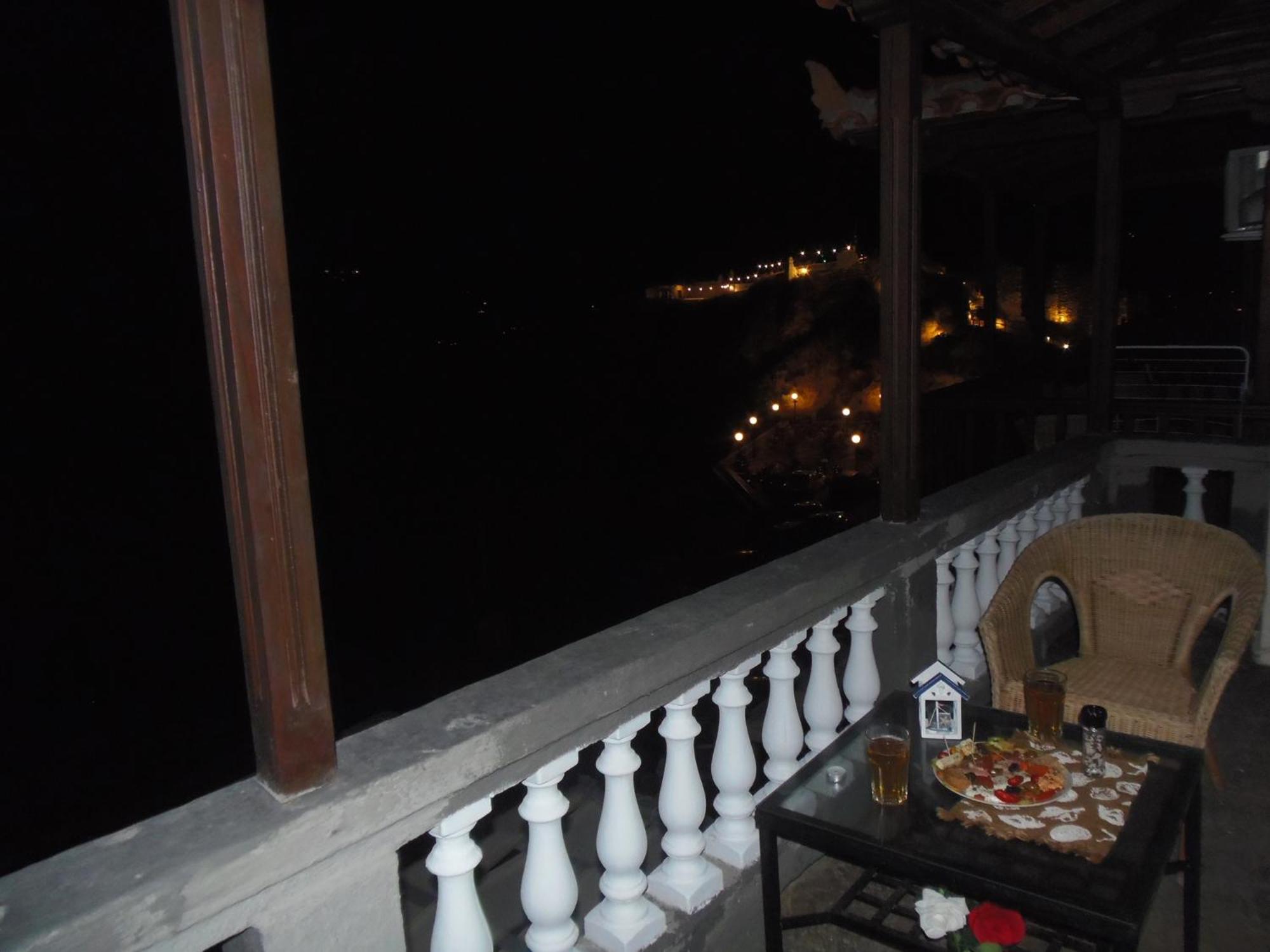 Apartment with Balcony - Photo 16